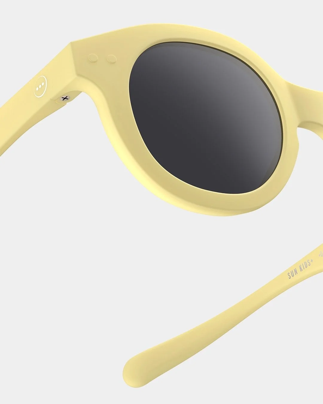 Izipizi Kinder-Sonnenbrille #c Lemonade Polarized – Schmetterlingsform in Lemonade, 3-5 Jahre, BPA-frei mit Silikonband, bei Cleo&Caesar Kids Concept Store