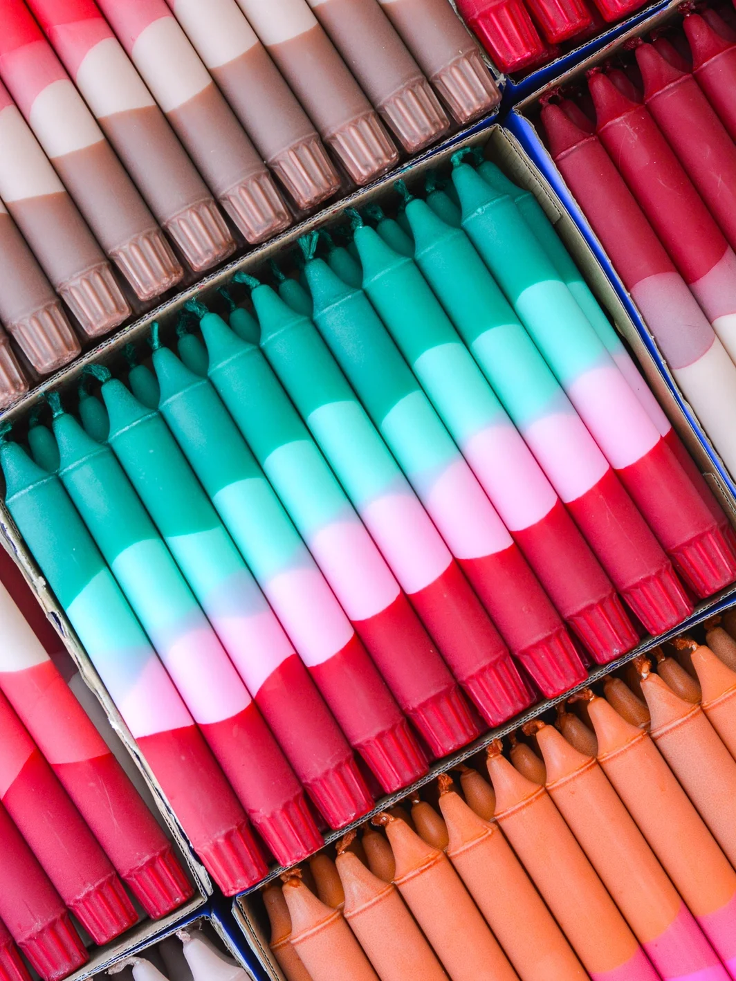 Nordtrice zweifarbige Pastell-Tischkerze – handgegossen in Kopenhagen | Cleo & Caesar