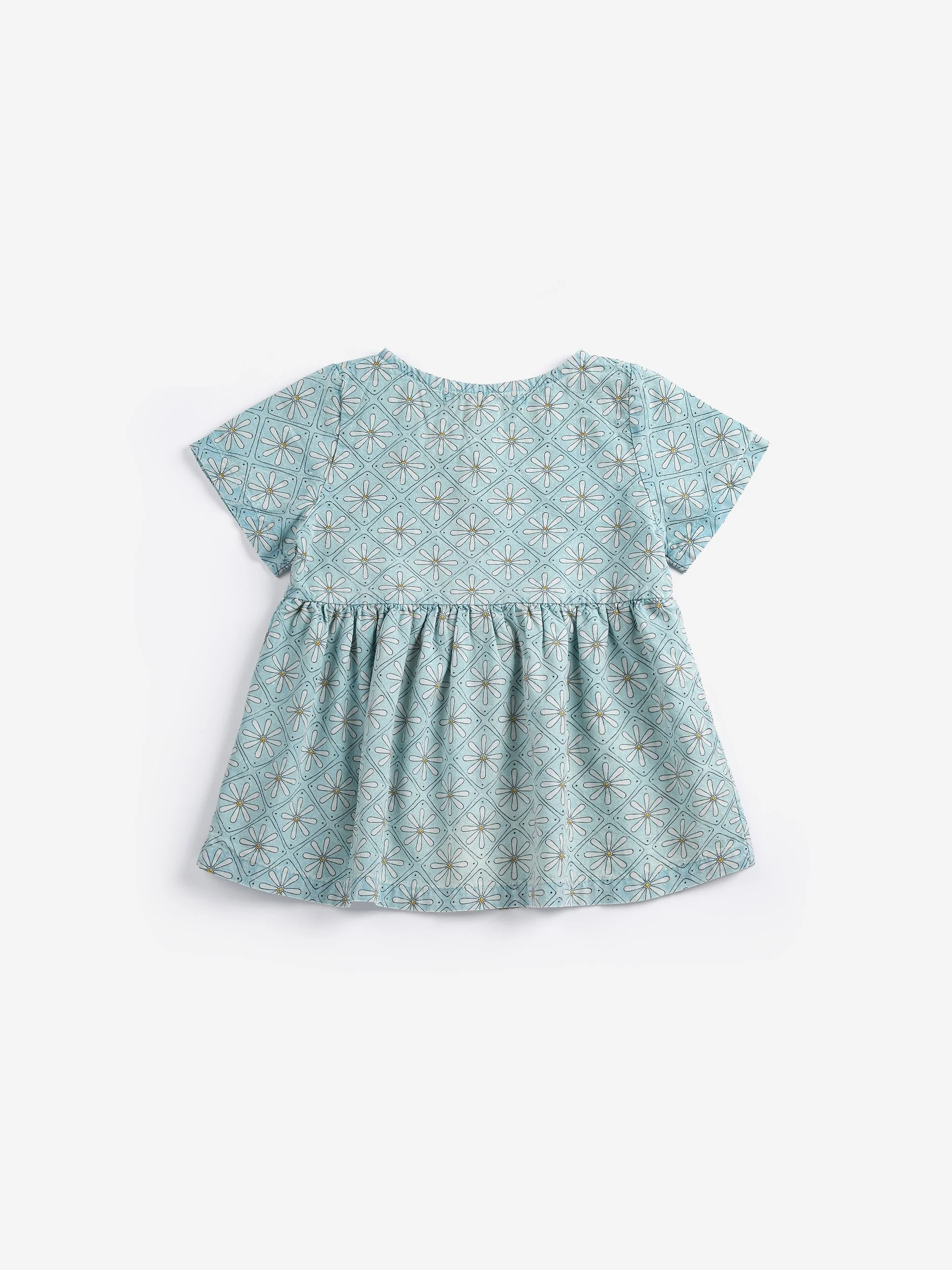 Bobo Choses Kleid Daisy Mosaic All Over – hellblaues Kinderkleid mit Gänseblümchen-Print und Stickerei, Bio-Baumwolle, hergestellt in Spanien, bei Cleo&Caesar