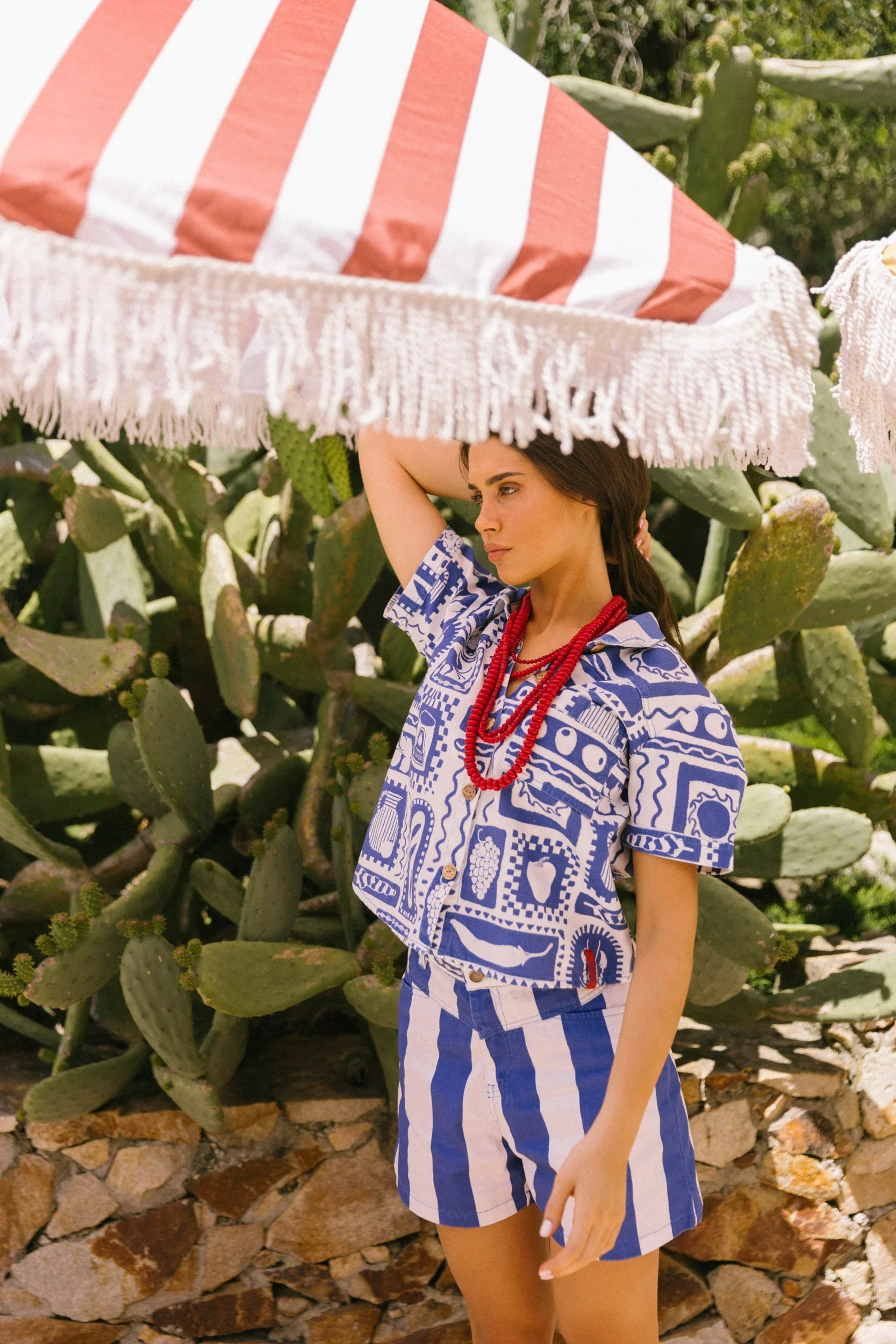 Favorite People Short Positano – weiß-blaue High waisted Mom Short aus Baumwolle, fair hergestellt in Portugal, bei Cleo&Caesar Kids Concept Store