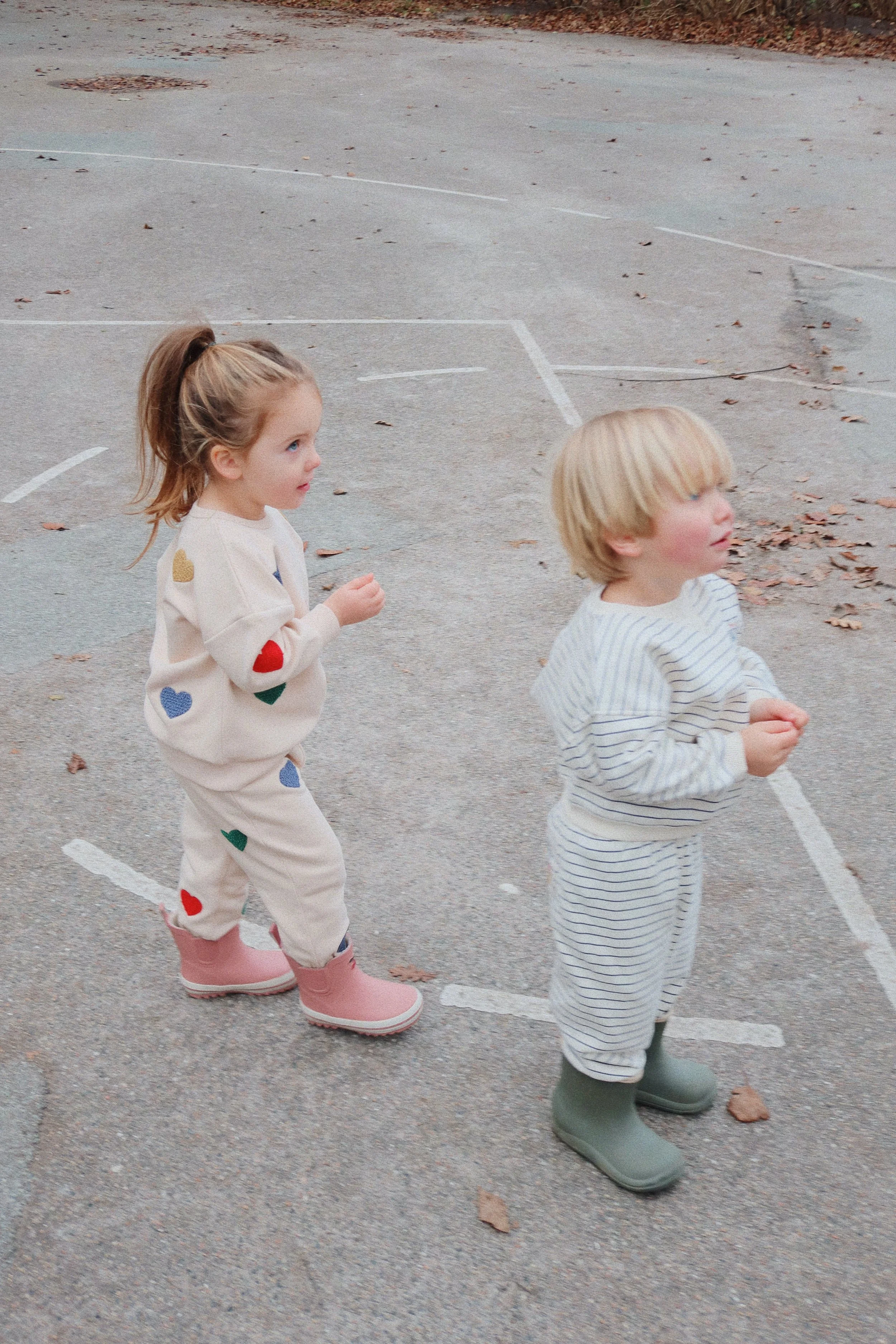 Lou Sweater Pullover Heart Terry für Kinder von Konges Sløjd - nachhaltige Baumwolle - sustainable Kinderkleidung - Cleo&Caesar - Kids Concept Store Berlin - Online Shop Deutschland