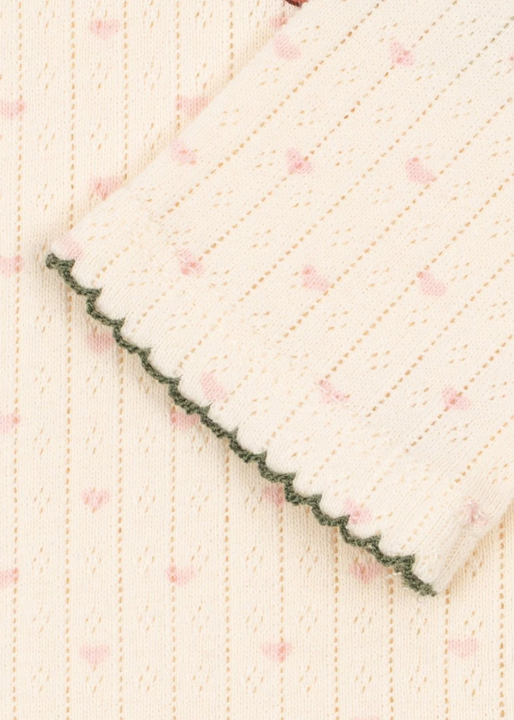 Bio-Baumwollbody mit Pointelle-Struktur und Kirschprint, Druckknöpfe vorne und im Schritt – weich und bequem für Babys im Concept Store Cleo&Caesar