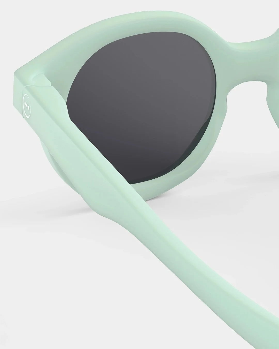 Izipizi Baby-Sonnenbrille #c Aqua Green Polarized – Schmetterlings-Fassung in türkis matt, 9-36 Monate, BPA-frei mit Silikonband, bei Cleo&Caesar Kids Concept Store