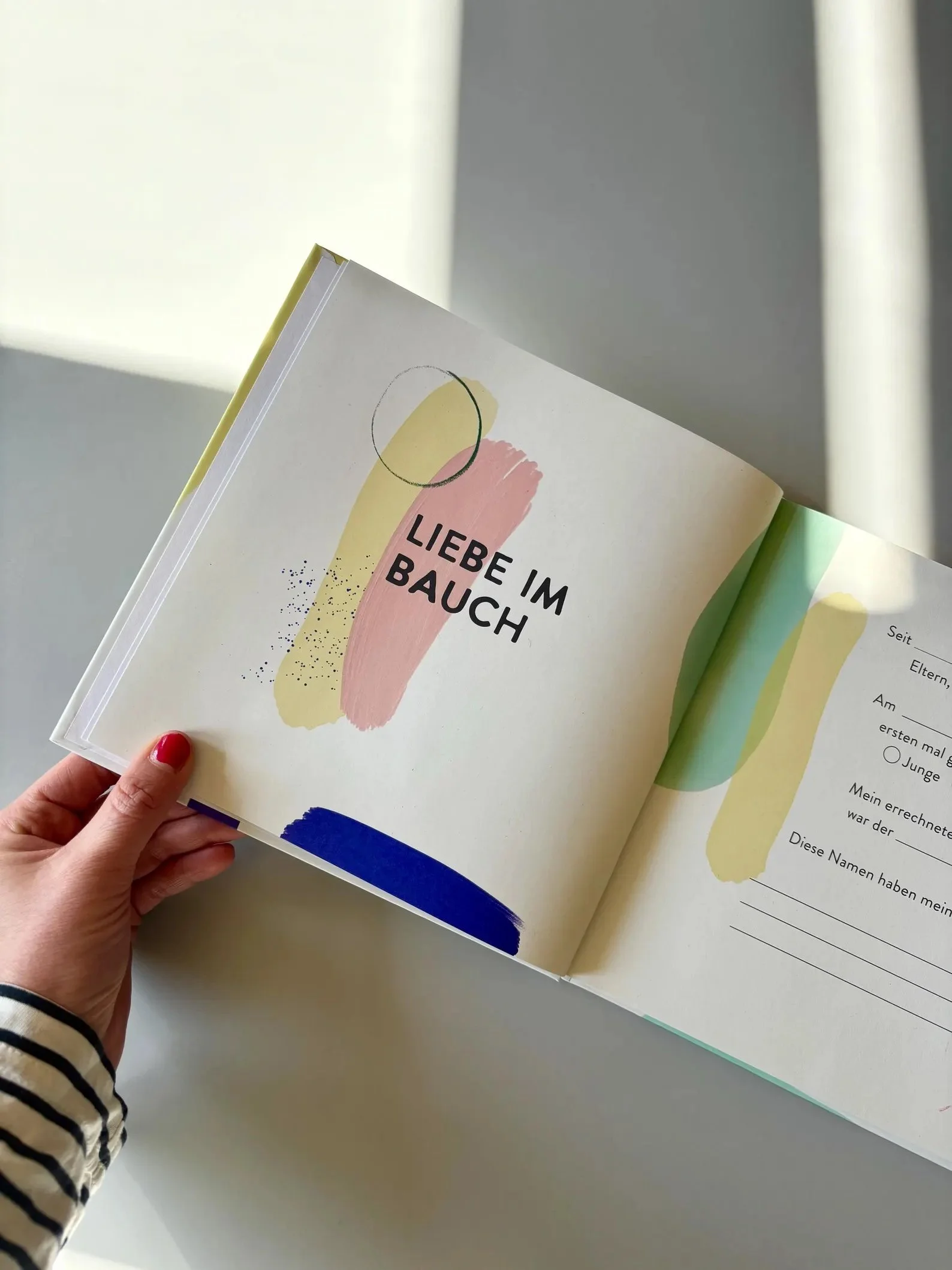 Babybuch von Anna Beddig – nachhaltiges Erinnerungsbuch für Babys erstes Jahr – Cleo&Caesar Berlin