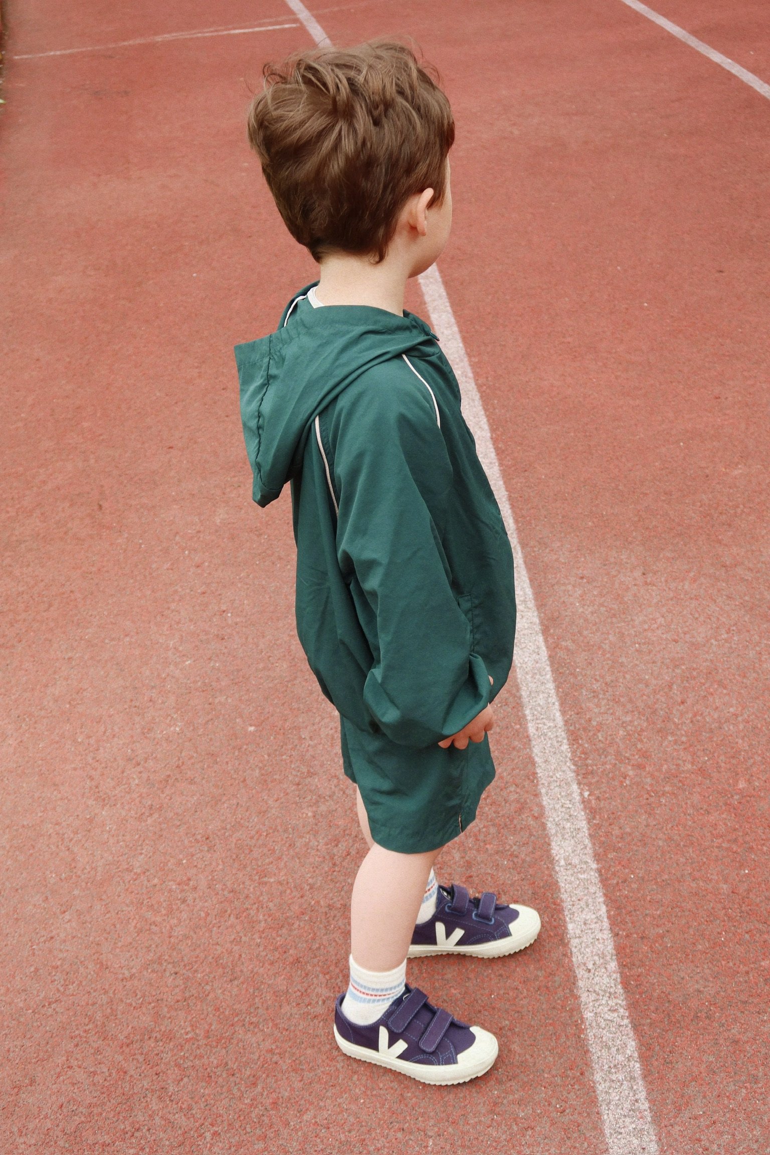 Konges Sløjd Acty Jacket – leichte Kinderjacke mit Kapuze und Reißverschluss, 100 % Nylon, OEKO-TEX zertifiziert, bei Cleo&Caesar Kids Concept Store