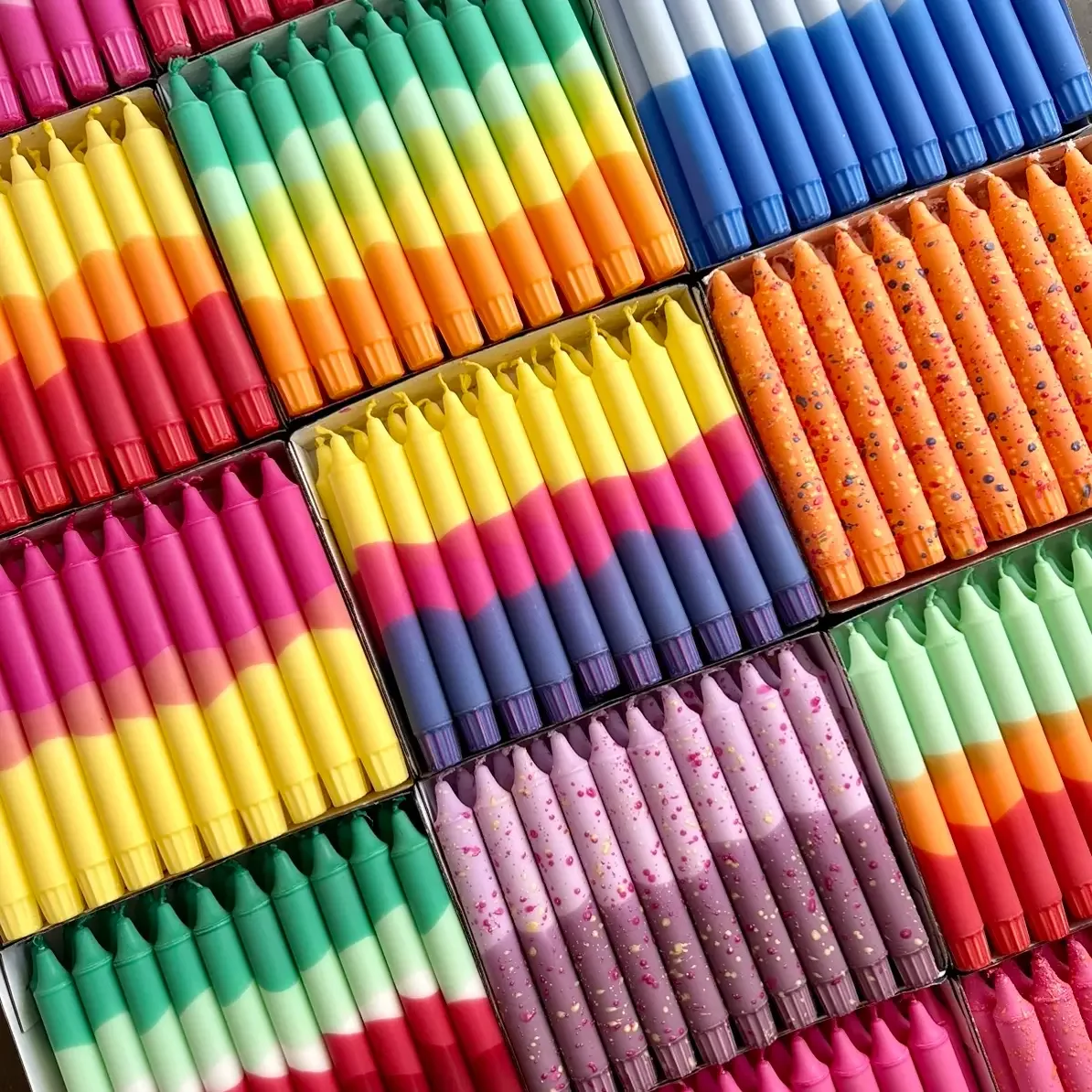 Nordtrice gesprenkelte Konfetti-Tischkerze – handgegossen in Kopenhagen | Cleo & Caesar