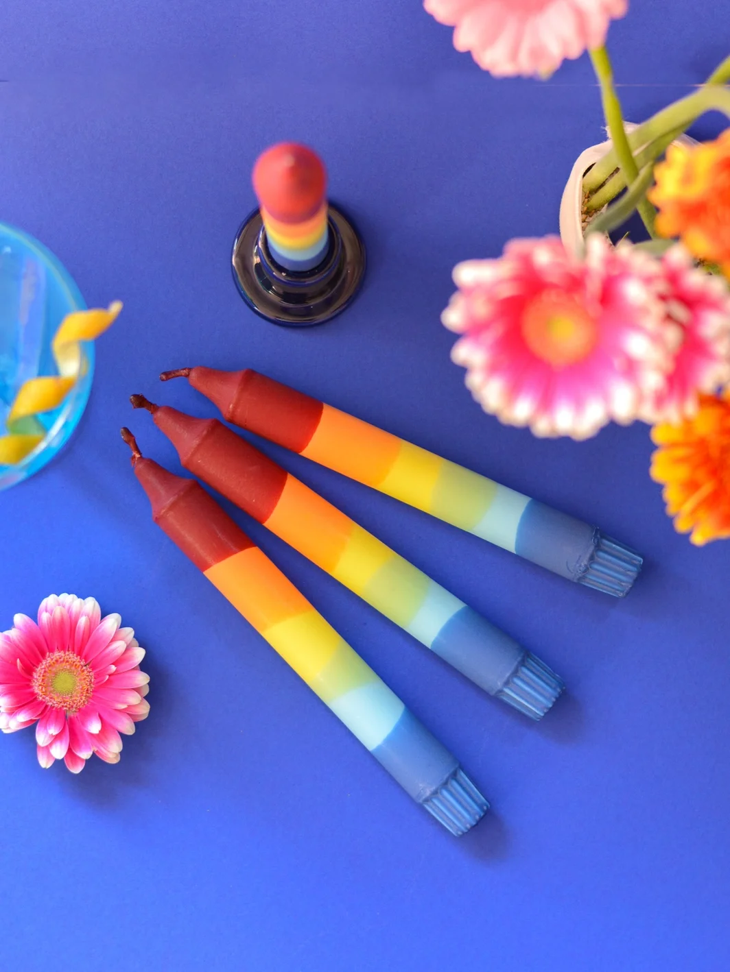 Nordtrice mehrfarbige Sommerfarben-Tischkerze – handgegossen in Kopenhagen | Cleo & Caesar