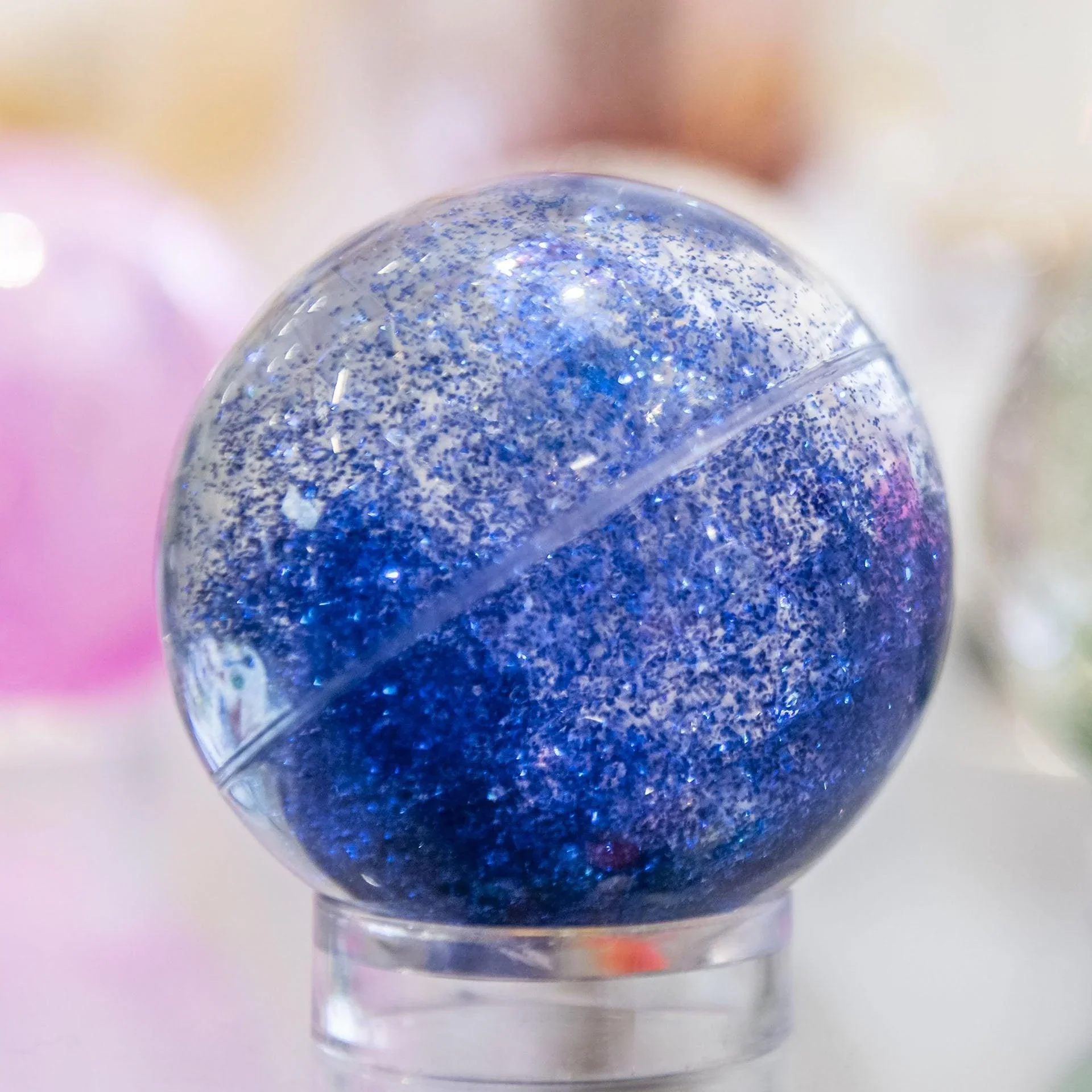 tickit® Regenbogen-Glitzerkugeln – bunte Sensorik-Bälle mit funkelndem Sternenstaub für Kinder ab 3 Jahren bei Cleo&Caesar