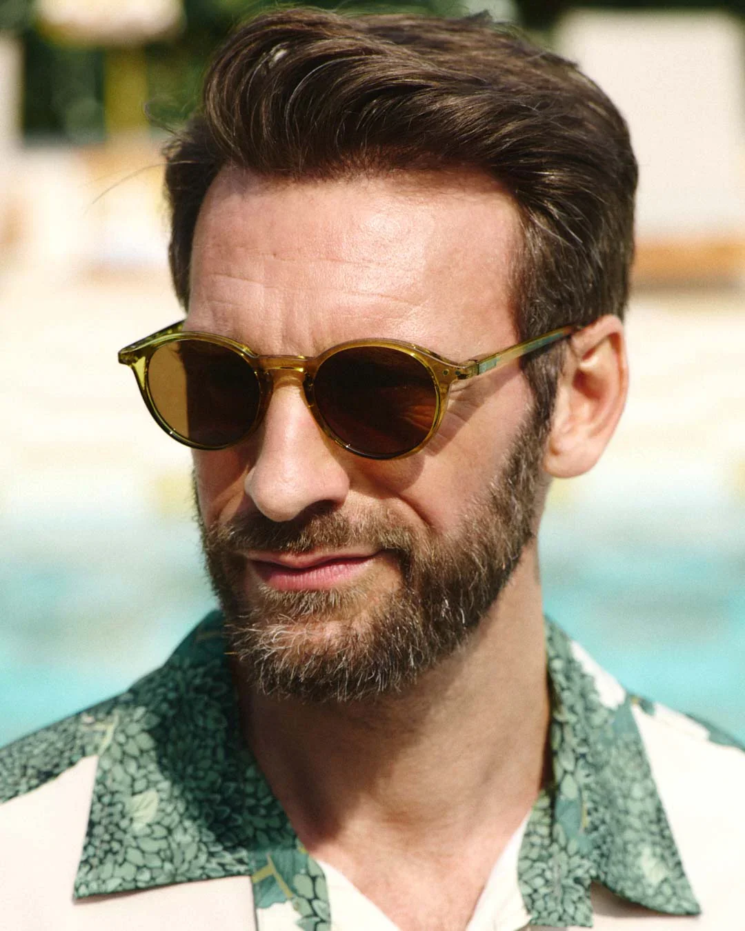 zipizi Sonnenbrille #D Golden Green – Pantos-Fassung in Olivgrün mit goldenen Nuancen, braune Gläser, Unisex, bei Cleo&Caesar Kids Concept Store