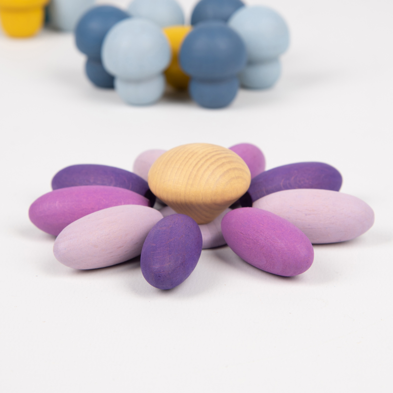 Bunte Holzformen aus Naturholz zum Sortieren und Musterlegen – Montessori-inspiriertes Lernspielzeug ab 3 Jahren bei Cleo&Caesar