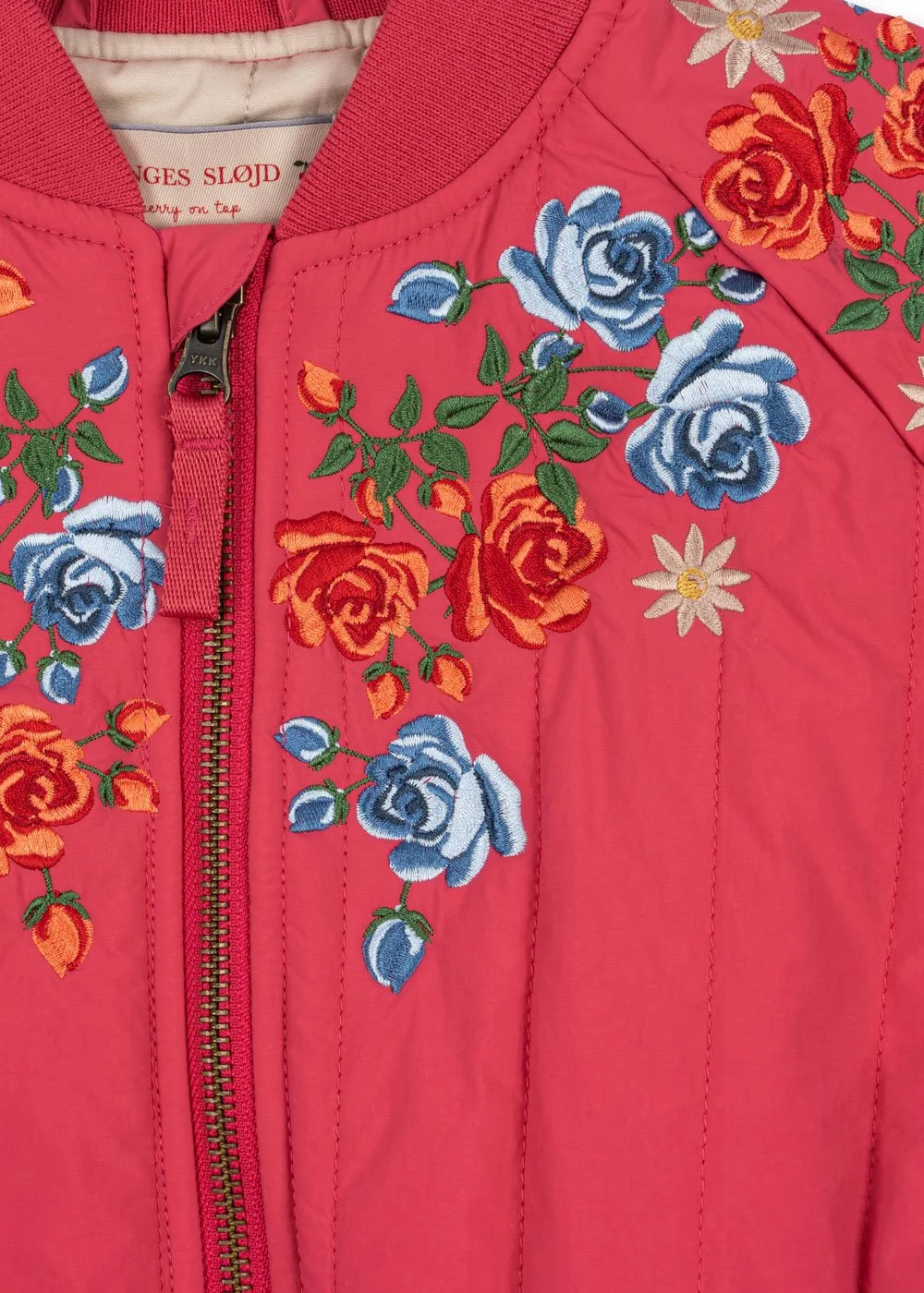 Juno Bomber Jacke Raspberry Wine für Kinder von Konges Sløjd – kuschelige, nachhaltige Kinderkleidung in Beige mit Herzprint, erhältlich bei Cleo&Caesar Kids Concept Store Berlin.