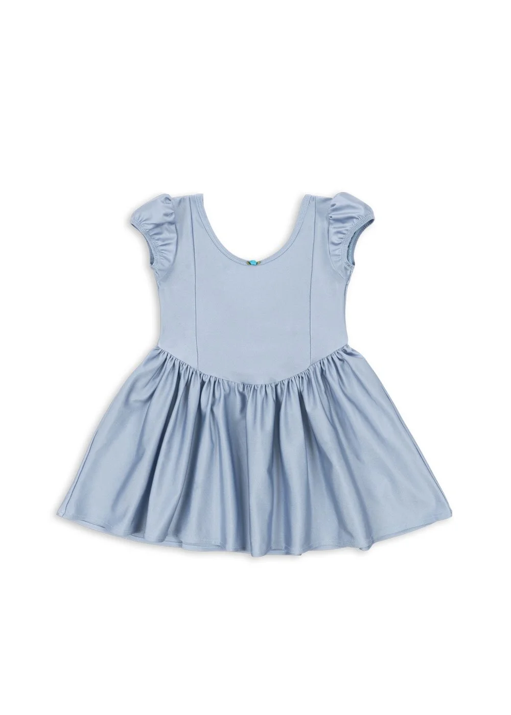 Mousse Puff Dress Kleid Zen Blue für Kinder von Konges Sløjd – kuschelige, nachhaltige Kinderkleidung in Beige mit Herzprint, erhältlich bei Cleo&Caesar Kids Concept Store Berlin.