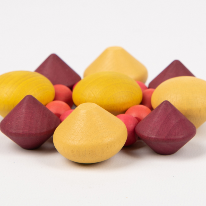 Bunte Holzformen aus Naturholz zum Sortieren und Musterlegen – Montessori-inspiriertes Lernspielzeug ab 3 Jahren bei Cleo&Caesar