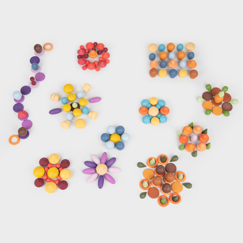 Bunte Holzformen aus Naturholz zum Sortieren und Musterlegen – Montessori-inspiriertes Lernspielzeug ab 3 Jahren bei Cleo&Caesar