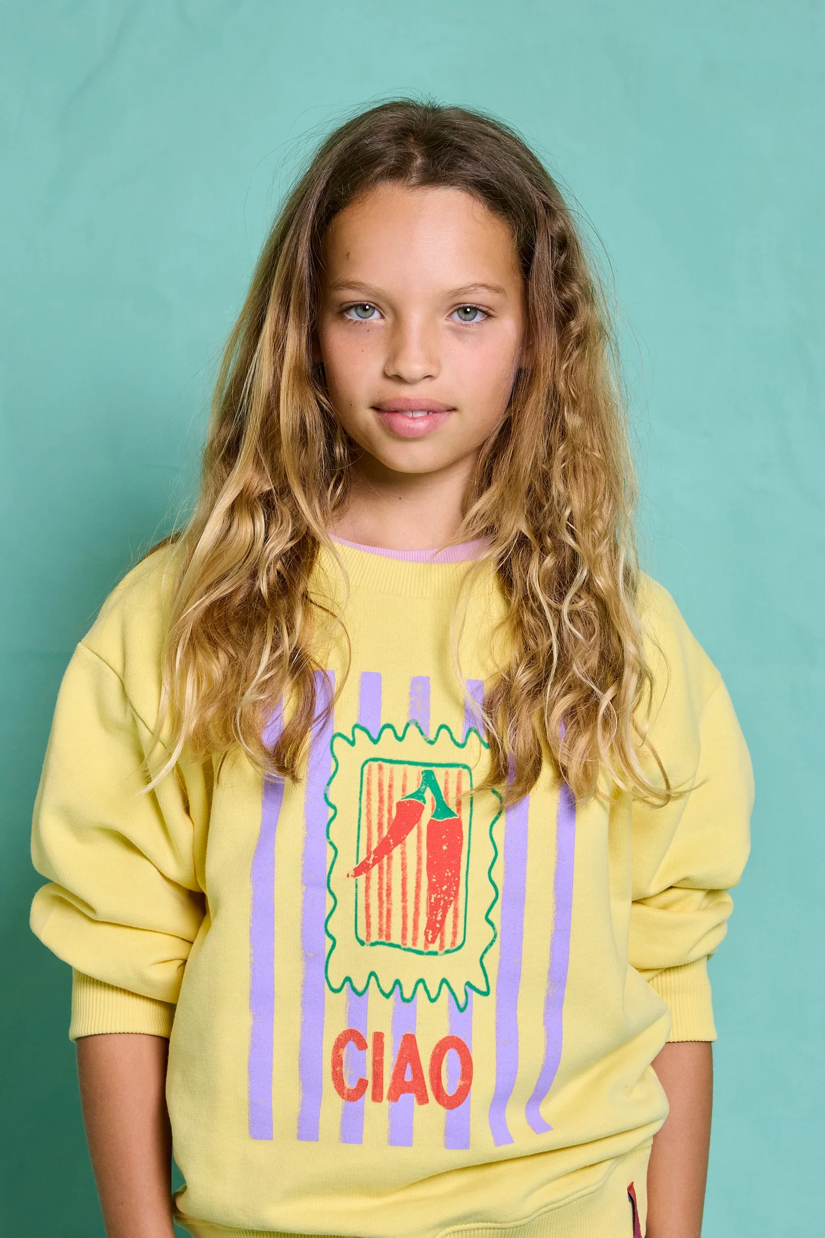 Gelber Kinder Pullover mit Chili-Print aus 100 % Baumwolle von Favorite People, Made in Portugal. im Kids Concept Store Berlin Cleo&Ceasar