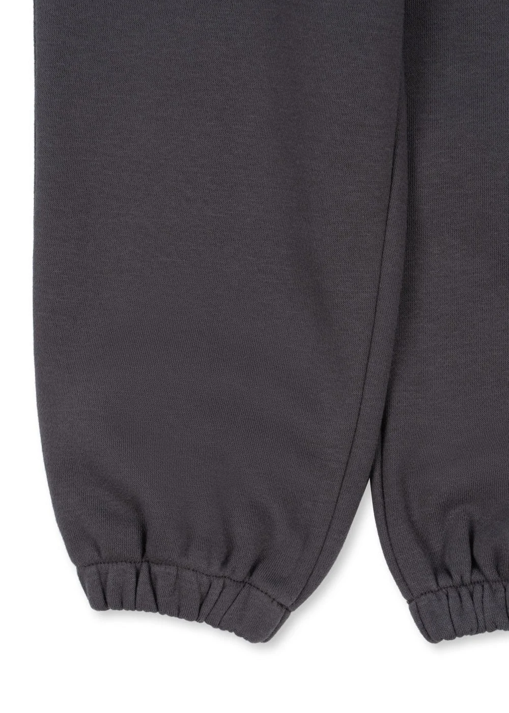 Lou Sweat Pants Jogginghose Magnet für Kinder von Konges Sløjd – kuschelige, nachhaltige Kinderkleidung in Beige mit Herzprint, erhältlich bei Cleo&Caesar Kids Concept Store Berlin.