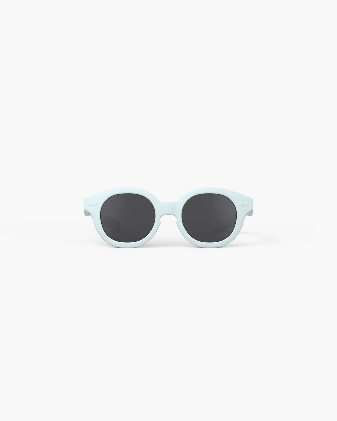 Izipizi Baby-Sonnenbrille #c Sweet Blue Polarized – Schmetterlings-Fassung in blau matt, 9-36 Monate, BPA-frei mit Silikonband, bei Cleo&Caesar Kids Concept Store