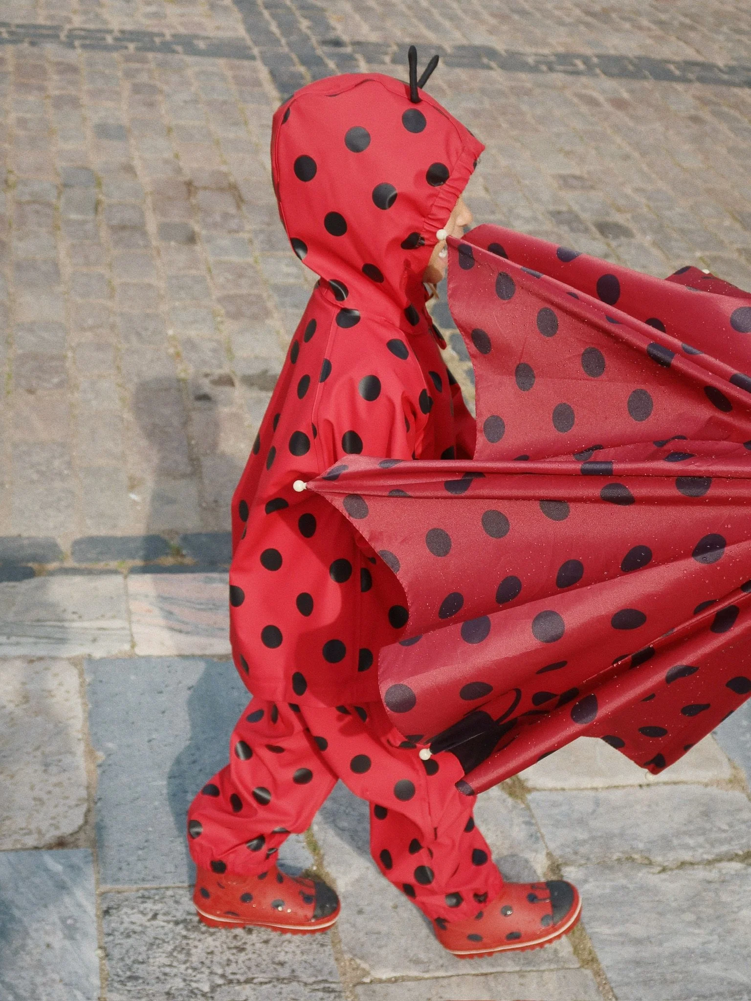Regenschirm Marienkäfer Lady Dot für Kinder von Konges Sløjd - nachhaltige Baumwolle - sustainable Kidswear - Cleo&Caesar - Kids Concept Store Berlin - Online Shop Deutschland