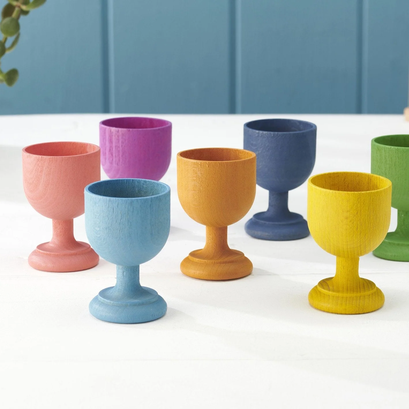 7 bunte Eierbecher aus Holz im Regenbogen-Design zum Stapeln, Sortieren und Spielen – Montessori inspiriert. bei Cleo&Caesar Concept Store