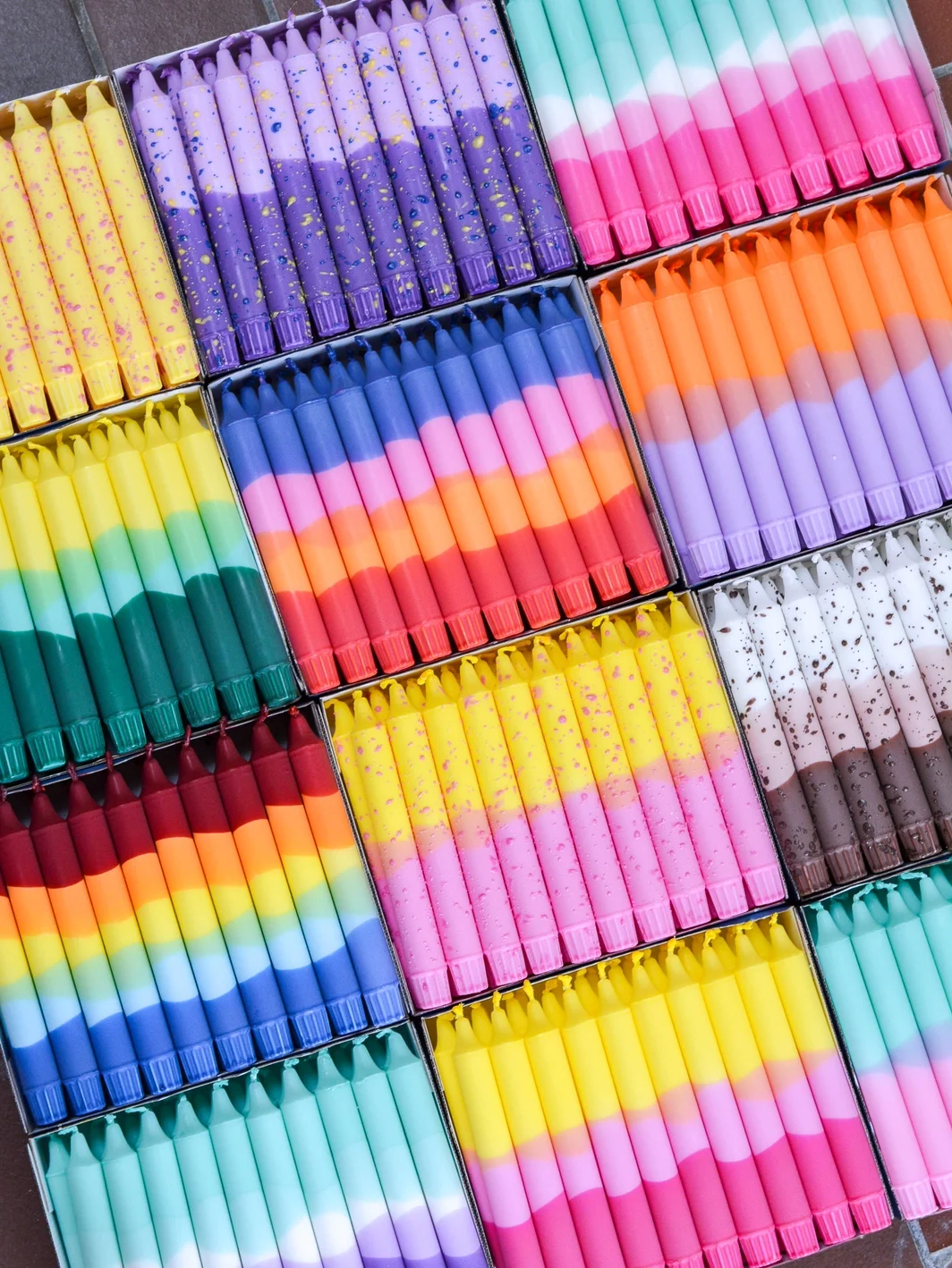 Nordtrice mehrfarbige Sommerfarben-Tischkerze – handgegossen in Kopenhagen | Cleo & Caesar