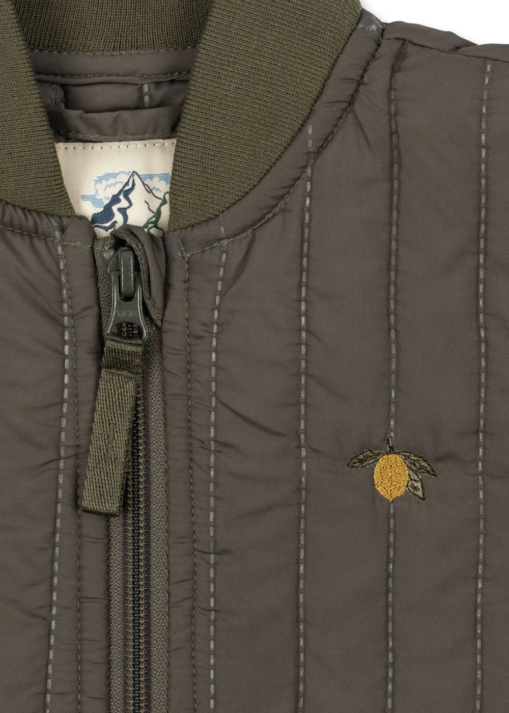 Evi Thermo Set Kalamata für Kinder von Konges Sløjd – kuschelige, nachhaltige Kinderkleidung in Beige mit Herzprint, erhältlich bei Cleo&Caesar Kids Concept Store Berlin.