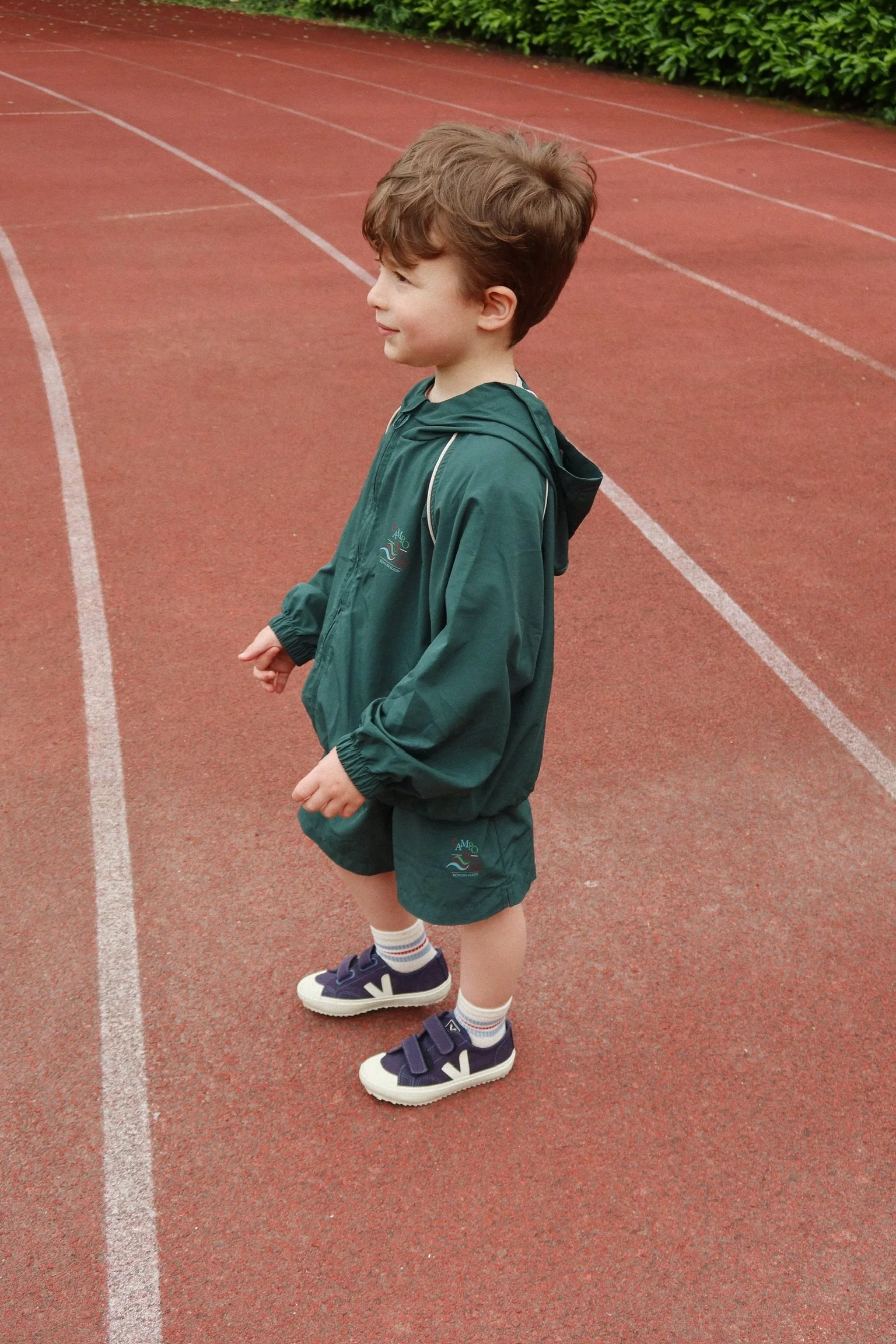 Konges Sløjd Acty Jacket – leichte Kinderjacke mit Kapuze und Reißverschluss, 100 % Nylon, OEKO-TEX zertifiziert, bei Cleo&Caesar Kids Concept Store