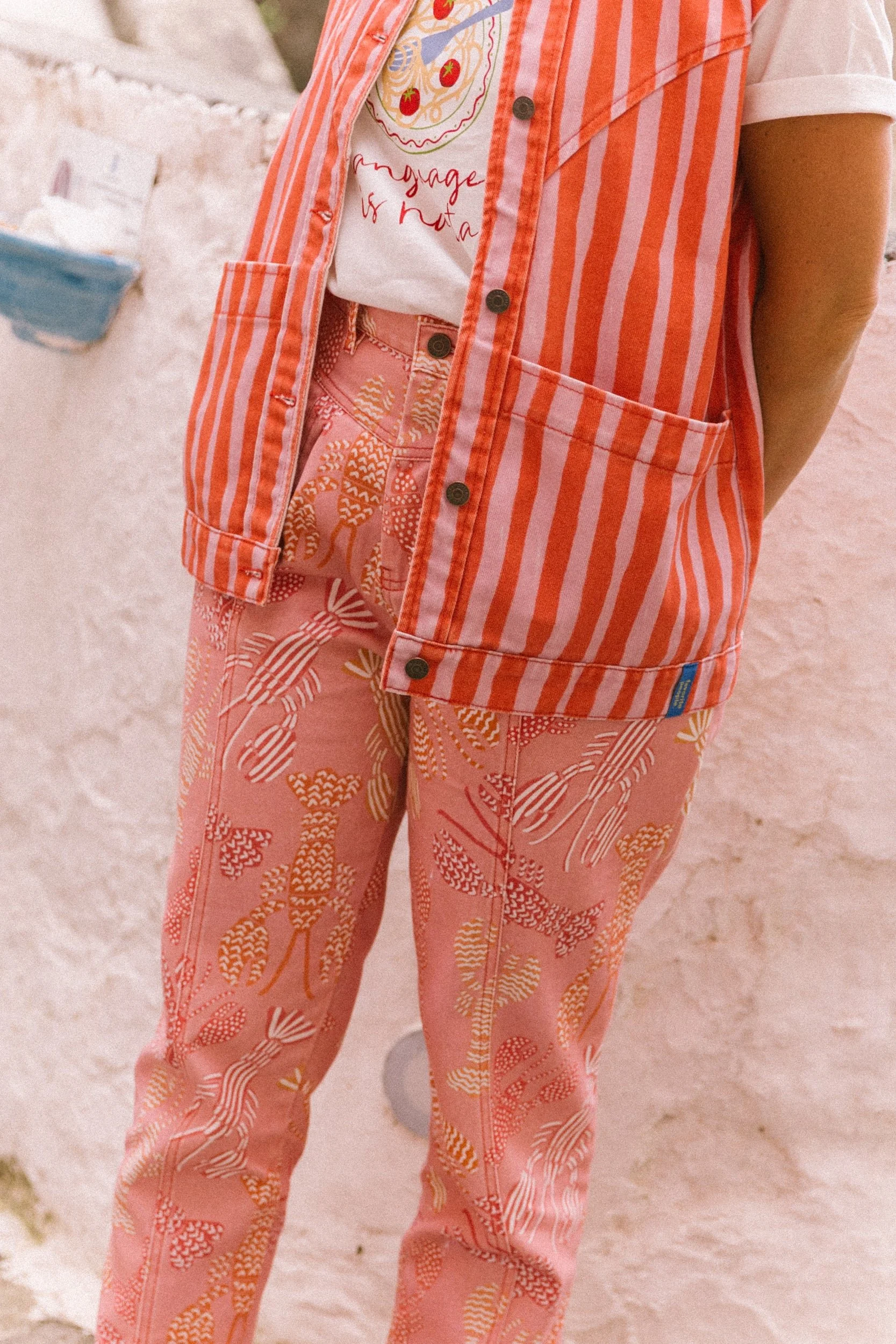 Cropped Damenweste mit pink-roten Streifen und Knopfleiste aus Baumwolle von Favorite People made in Portugal im Concept Store Cleo&Caesar Berlin