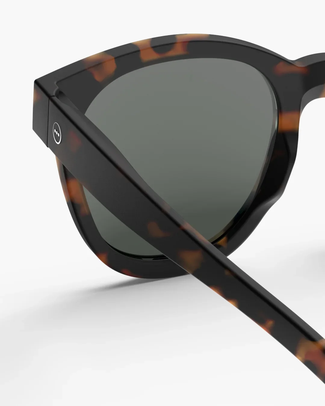 Izipizi Sonnenbrille #N Tortoise – Oversize Panthos-Fassung im Schildpattmuster, Soft Touch, graue Gläser, Unisex, bei Cleo&Caesar Kids Concept Store