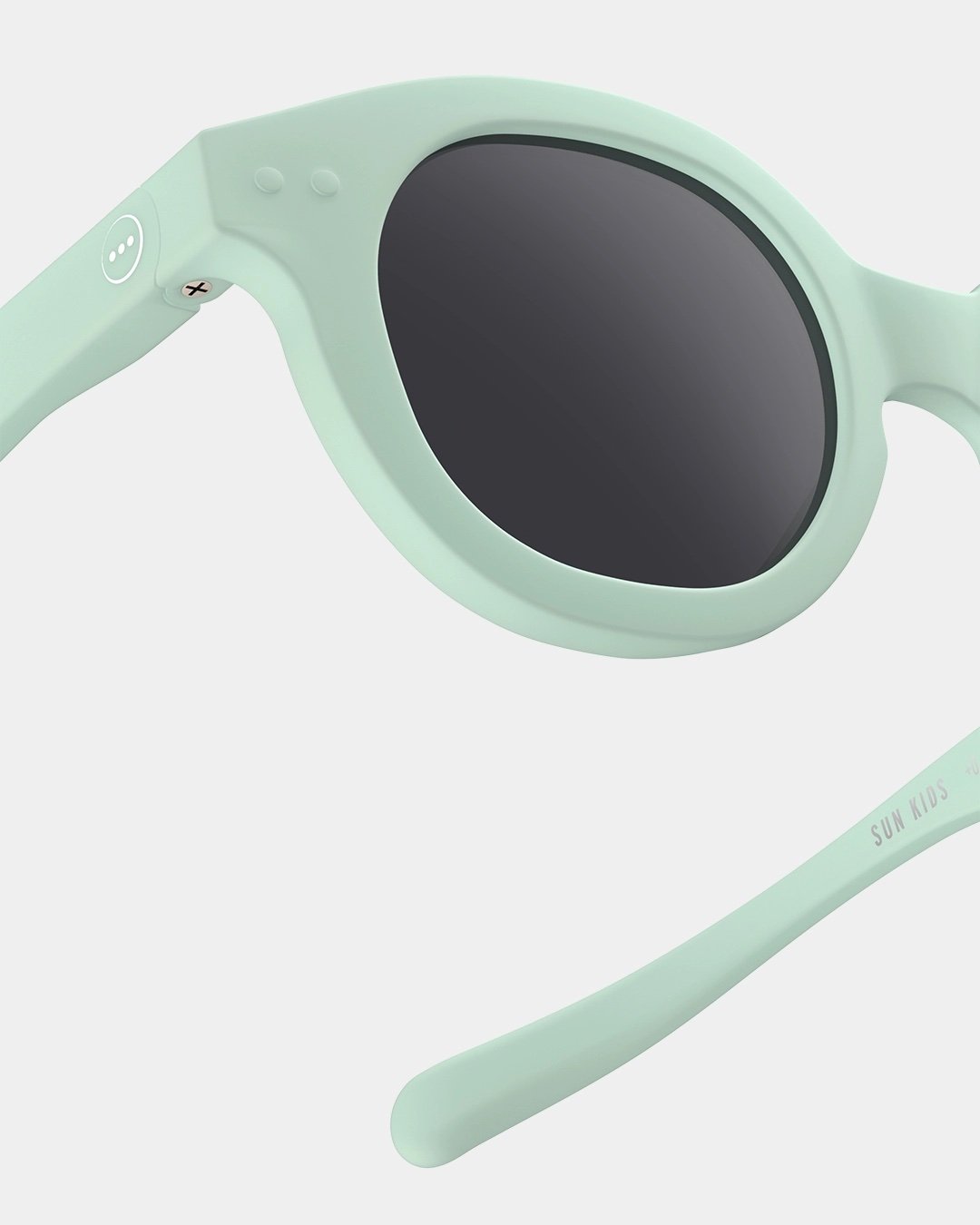 Izipizi Baby-Sonnenbrille #c Aqua Green Polarized – Schmetterlings-Fassung in türkis matt, 9-36 Monate, BPA-frei mit Silikonband, bei Cleo&Caesar Kids Concept Store