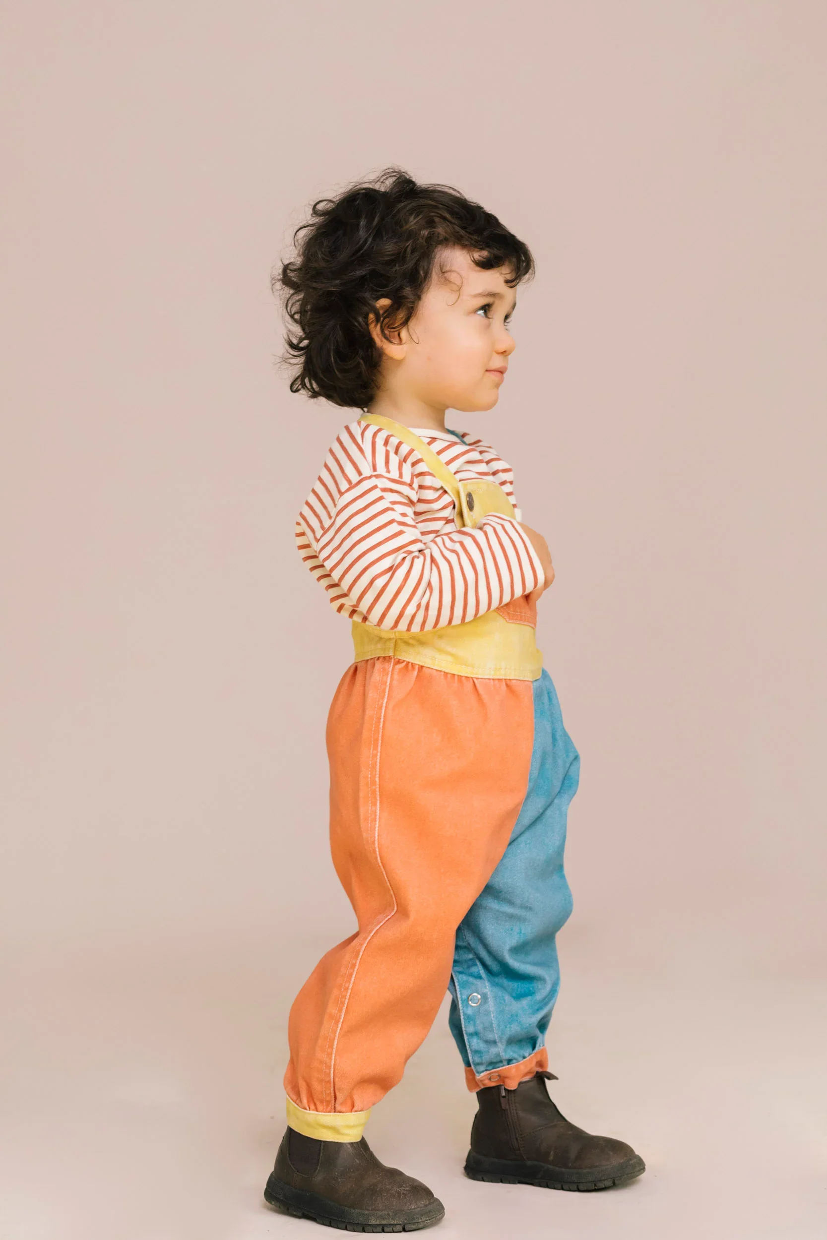 Favorite People Baby Latzhose bunt aus Baumwolle – handgefertigt in Portugal bei Cleo&Caesar