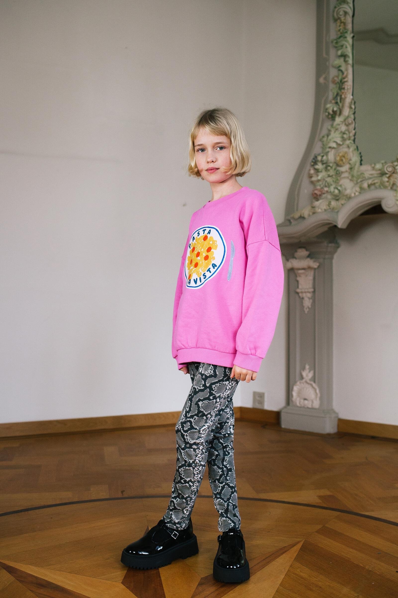 Pullover mit Print Pasta La Vista Pink von Daily Brat - nachhaltige Baumwolle - in Europa produziert - sustainable Kidswear - Cleo&Caesar - Kids Concept Store Berlin - Online Shop Deutschland