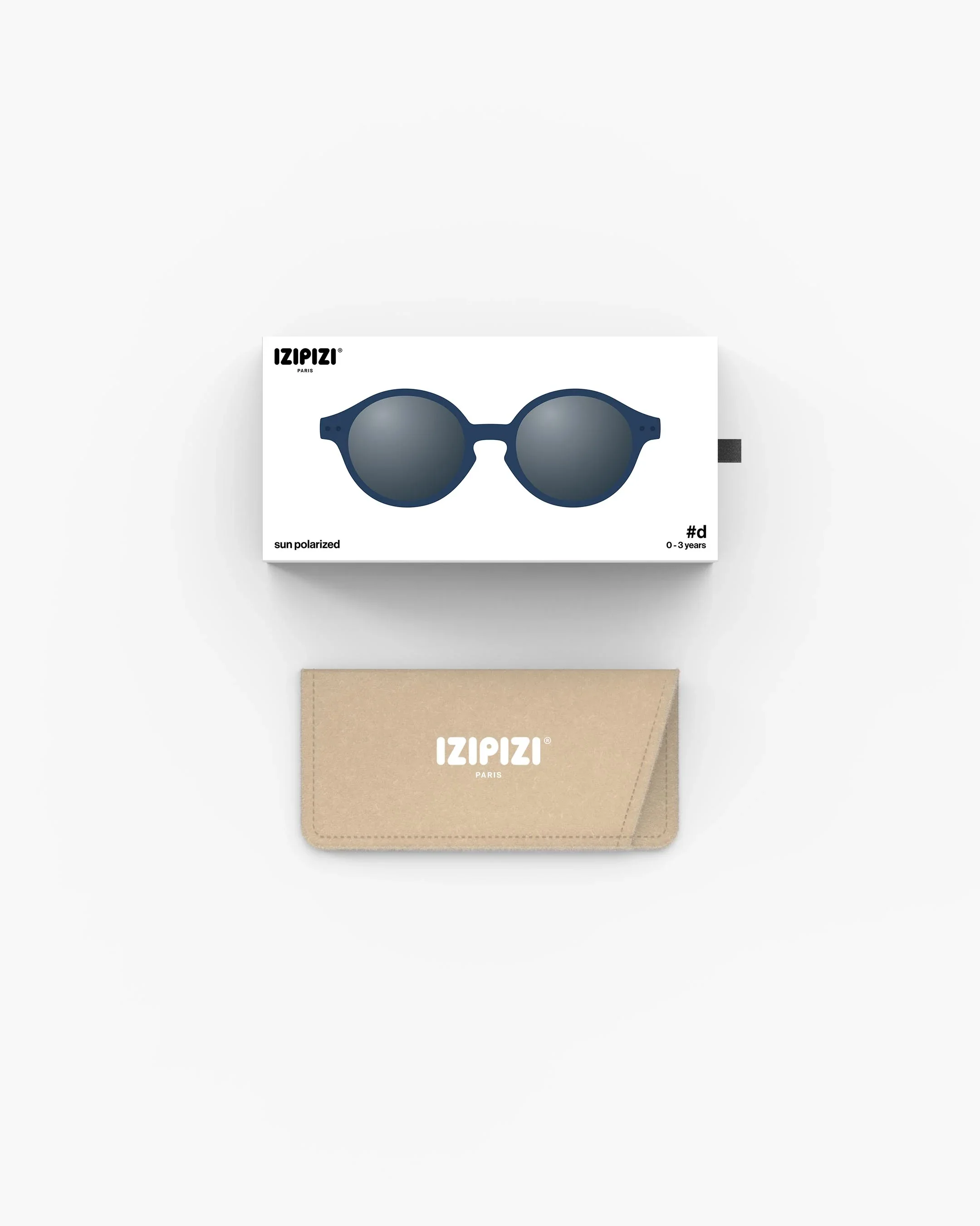 Izipizi Baby-Sonnenbrille #d Denim Blue Polarized – Pantos-Fassung in Denimblau matt, 0-3 Jahre, BPA-frei mit Silikonband, bei Cleo&Caesar Kids Concept Store