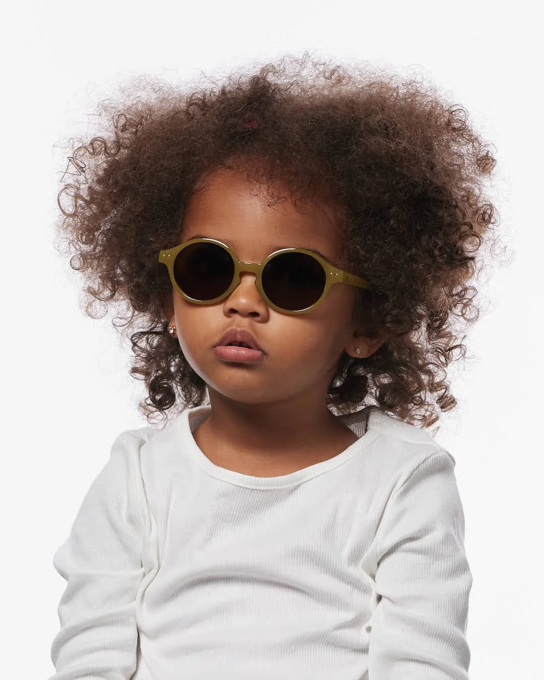 Izipizi Baby-Sonnenbrille #d Glossy Kaki Polarized – Pantos-Jelly-Fassung in Khaki glänzend, 0-3 Jahre, BPA-frei mit Silikonband, bei Cleo&Caesar Kids Concept Store