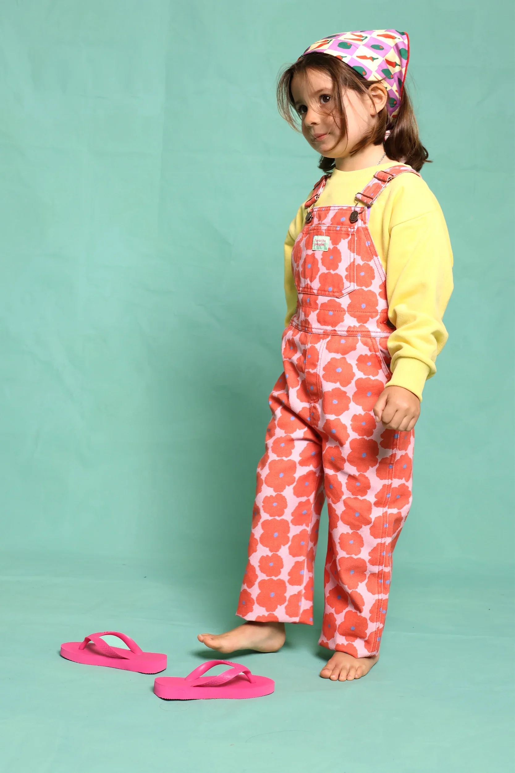 Favorite People Latzhose bunt – handgefertigt in Portugal, erhältlich bei Cleo&Caesar Kids Concept Store