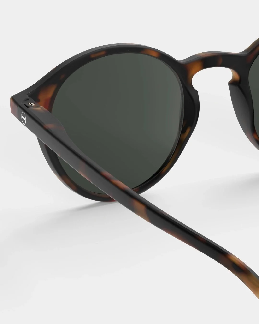 Izipizi Sonnenbrille #D Tortoise – Pantos-Fassung im Schildpattmuster mit Soft Touch-Finish, graue Gläser, Unisex, bei Cleo&Caesar Kids Concept Store