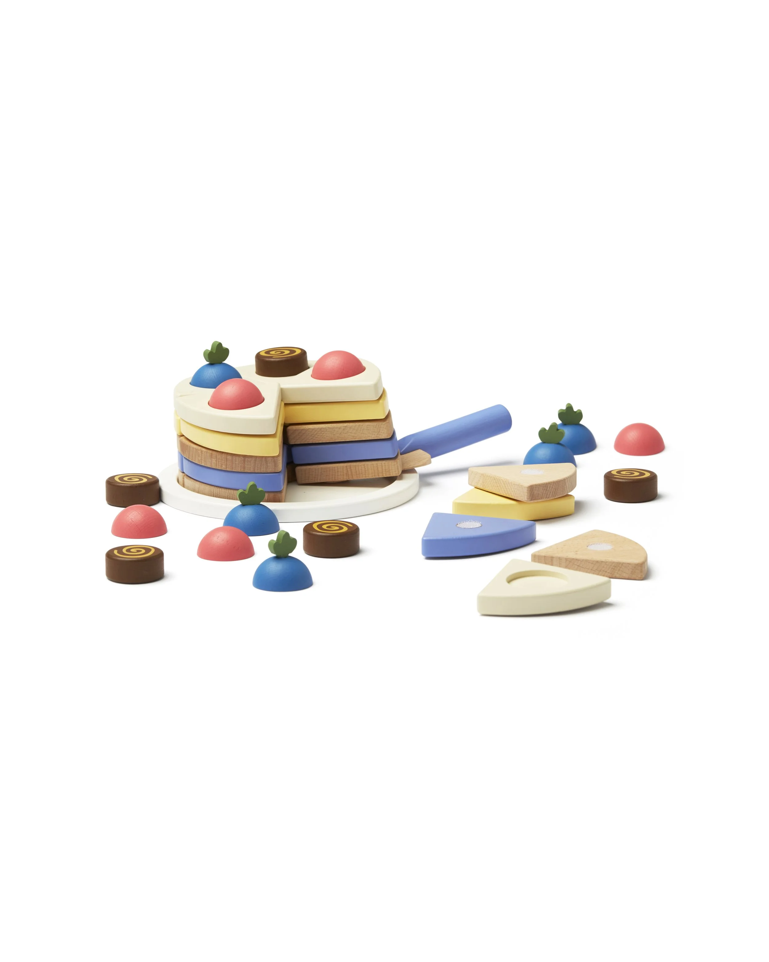 Holz-Schichttorte von Kids Concept mit 42 Teilen, stapelbaren Schichten und Deko für kreatives Rollenspiel ab 3 Jahren. Im Concept Store bei Cleo&Caesar