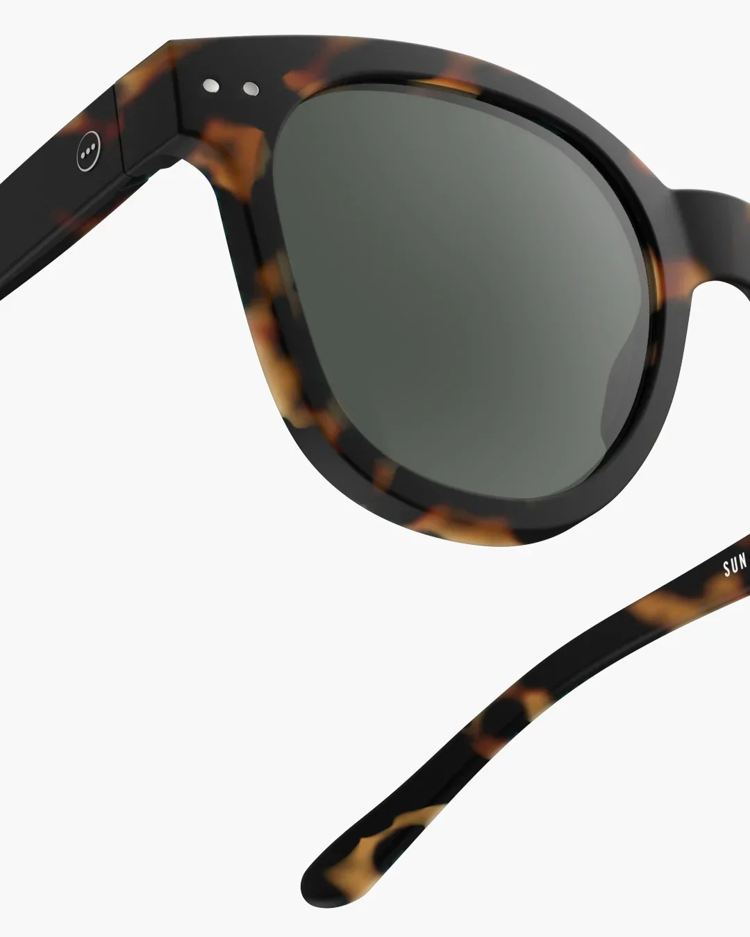 Izipizi Sonnenbrille #N Tortoise – Oversize Panthos-Fassung im Schildpattmuster, Soft Touch, graue Gläser, Unisex, bei Cleo&Caesar Kids Concept Store