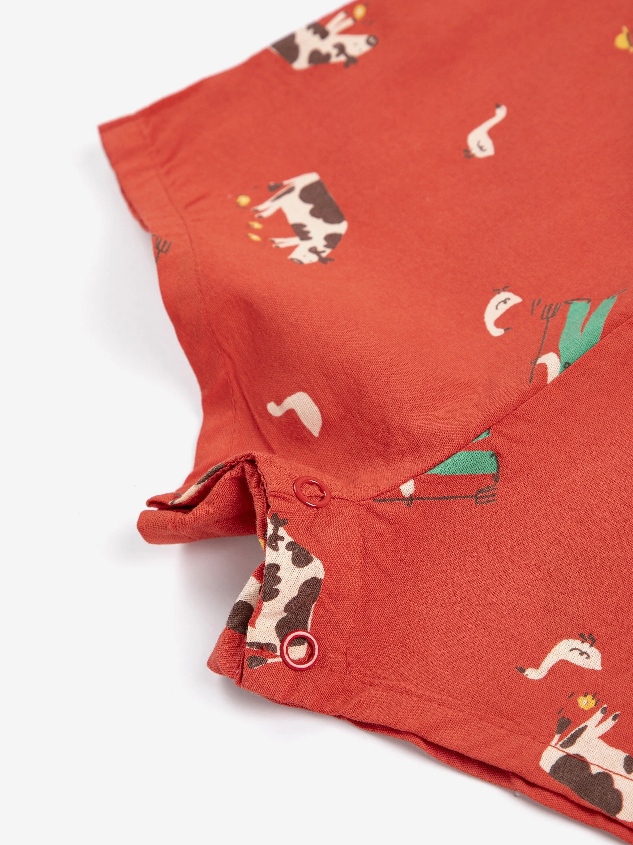 Bobo Choses Overall Farm Adventure mit kreativem Design – hochwertige, nachhaltige Kindermode aus Spanien für kleine Entdecker im Kids Concept Store bei Cleo&Caesar