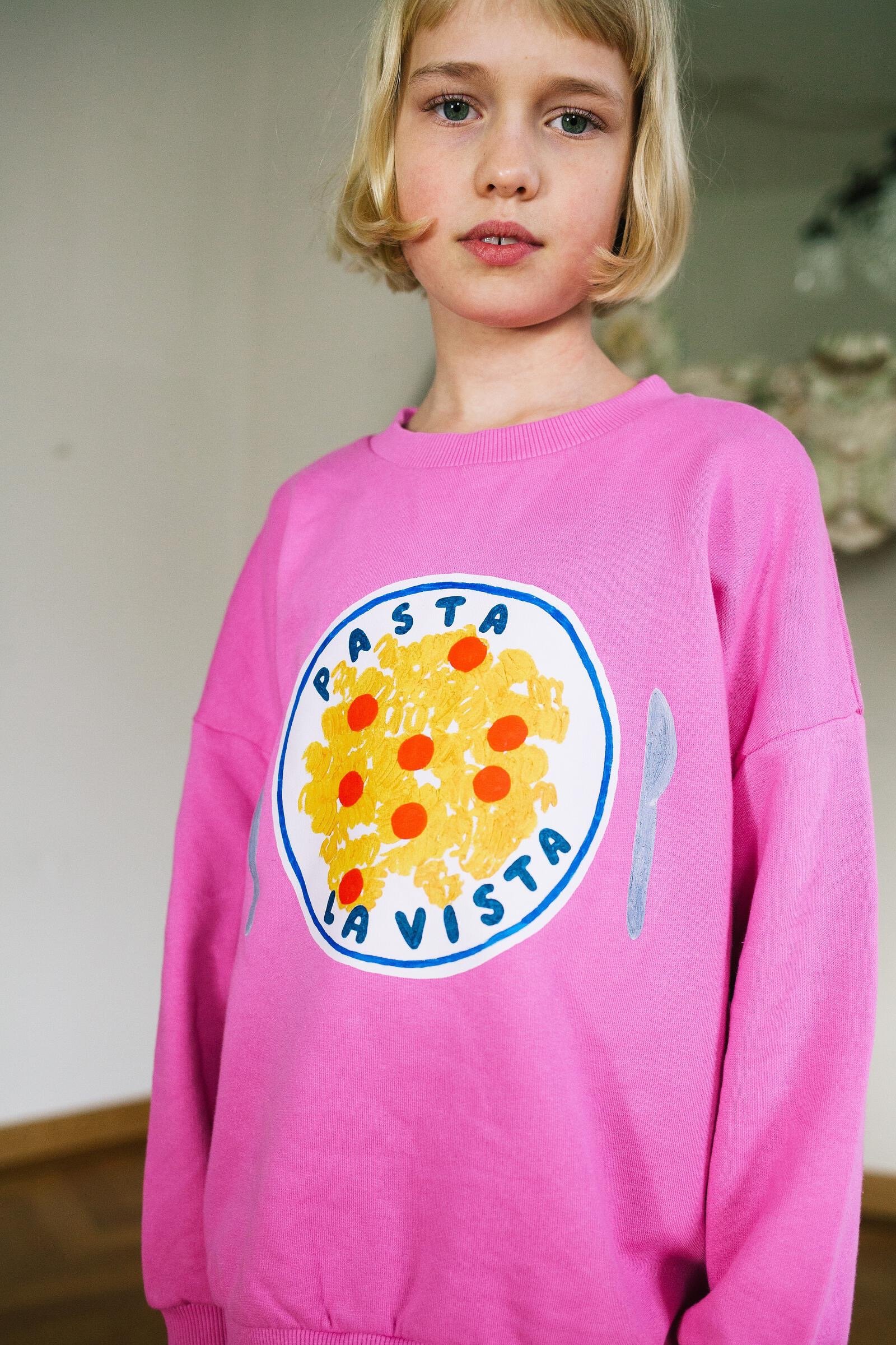 Pullover mit Print Pasta La Vista Pink von Daily Brat - nachhaltige Baumwolle - in Europa produziert - sustainable Kidswear - Cleo&Caesar - Kids Concept Store Berlin - Online Shop Deutschland
