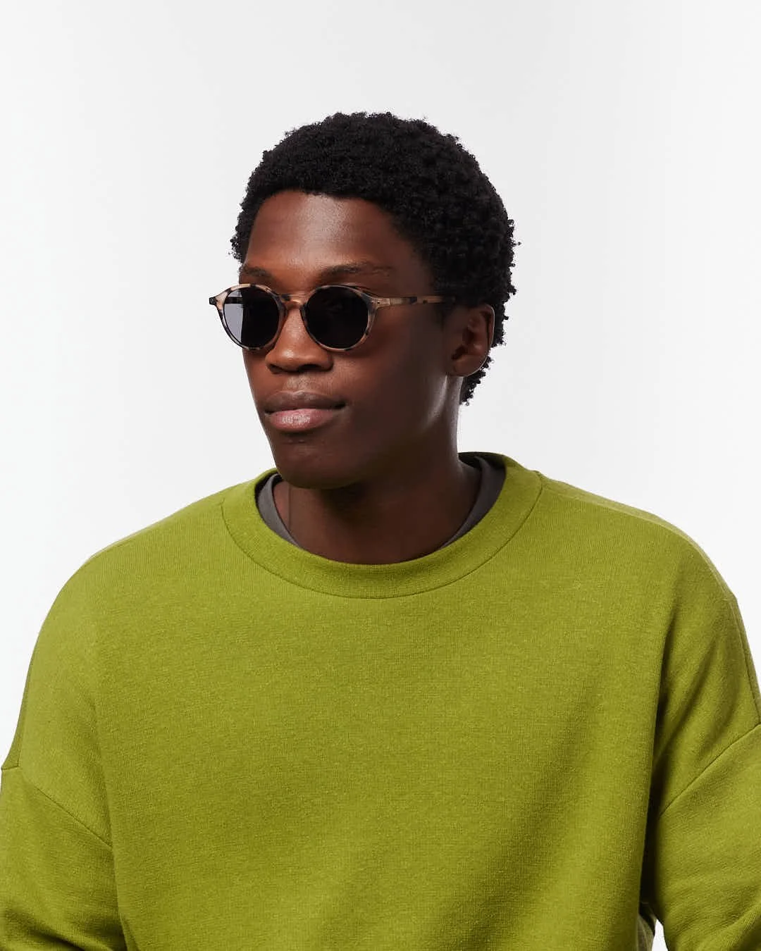 Izipizi Sonnenbrille #D Light Tortoise – Pantos-Fassung im Schildpattmuster mit Soft Touch-Finish, graue Gläser, Unisex, bei Cleo&Caesar Kids Concept Store