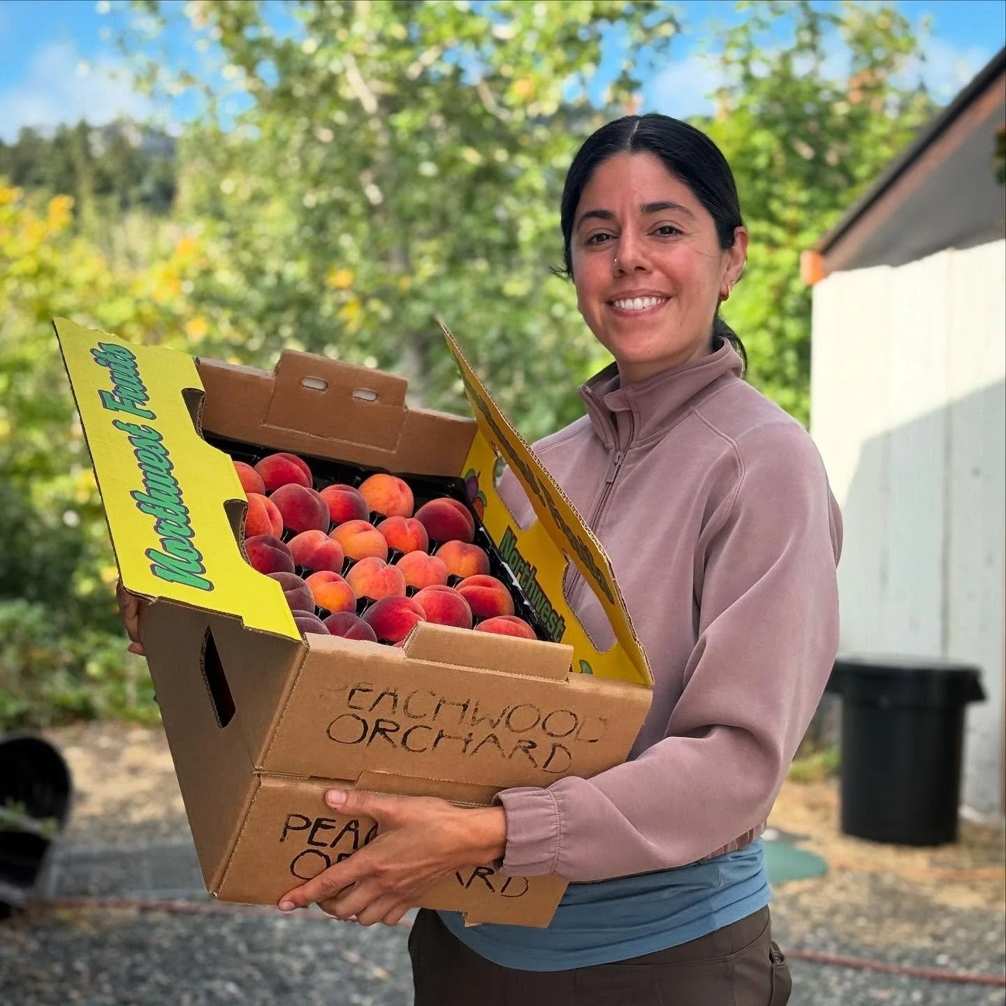 Have you tried the peaches from @peachwood_orchard? Alma and her crew have been at it for years and we used to even be at the farmers market with them! They are a small family operation that is certified organic in Hood River.
As fresh as it gets -