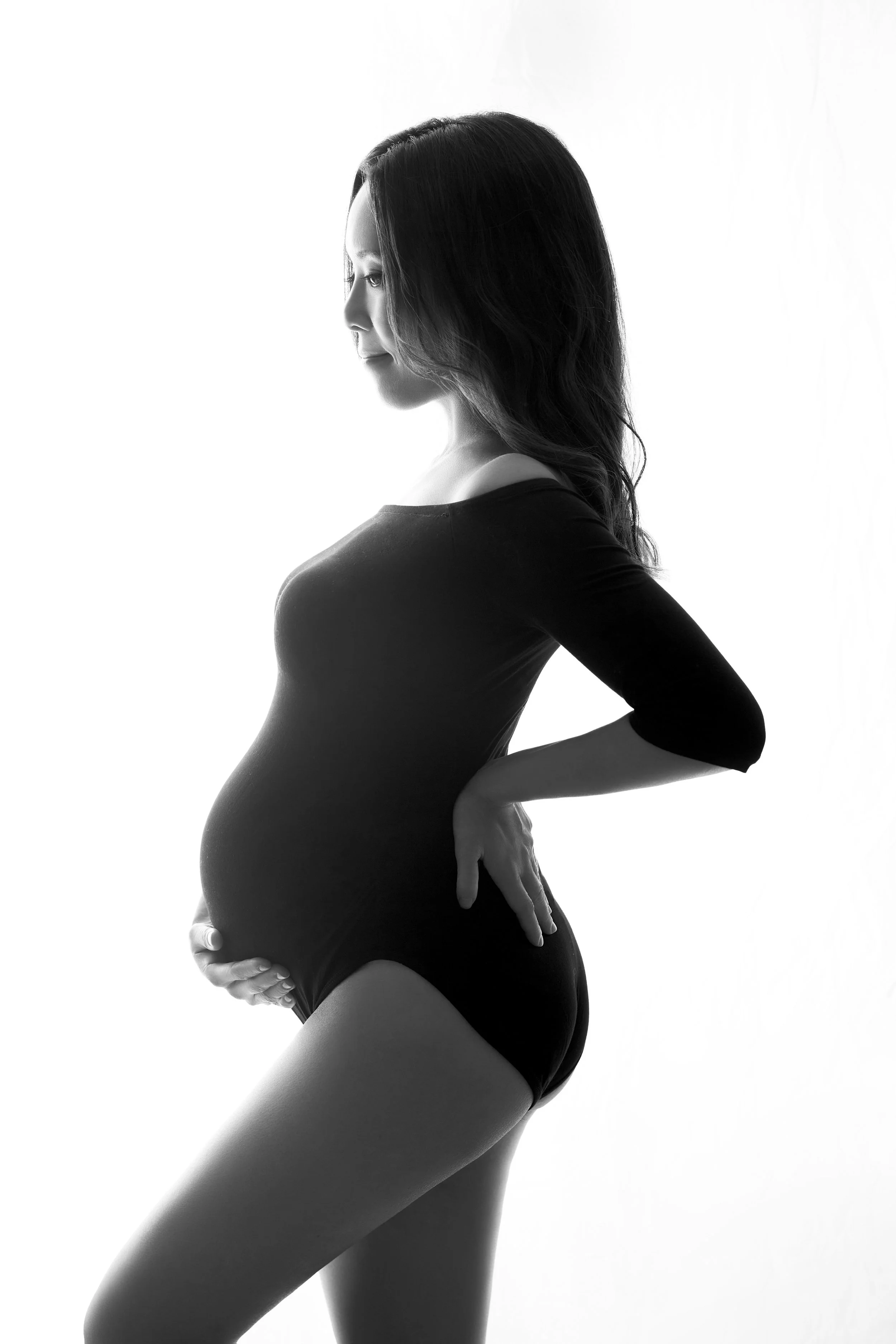 When Is the Best Time to Take Maternity Photos? Luminous Space Answers FAQs