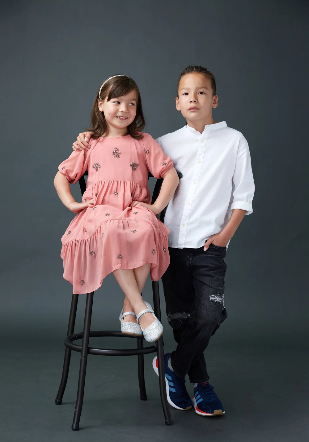 Children growing up milestone tracking photography