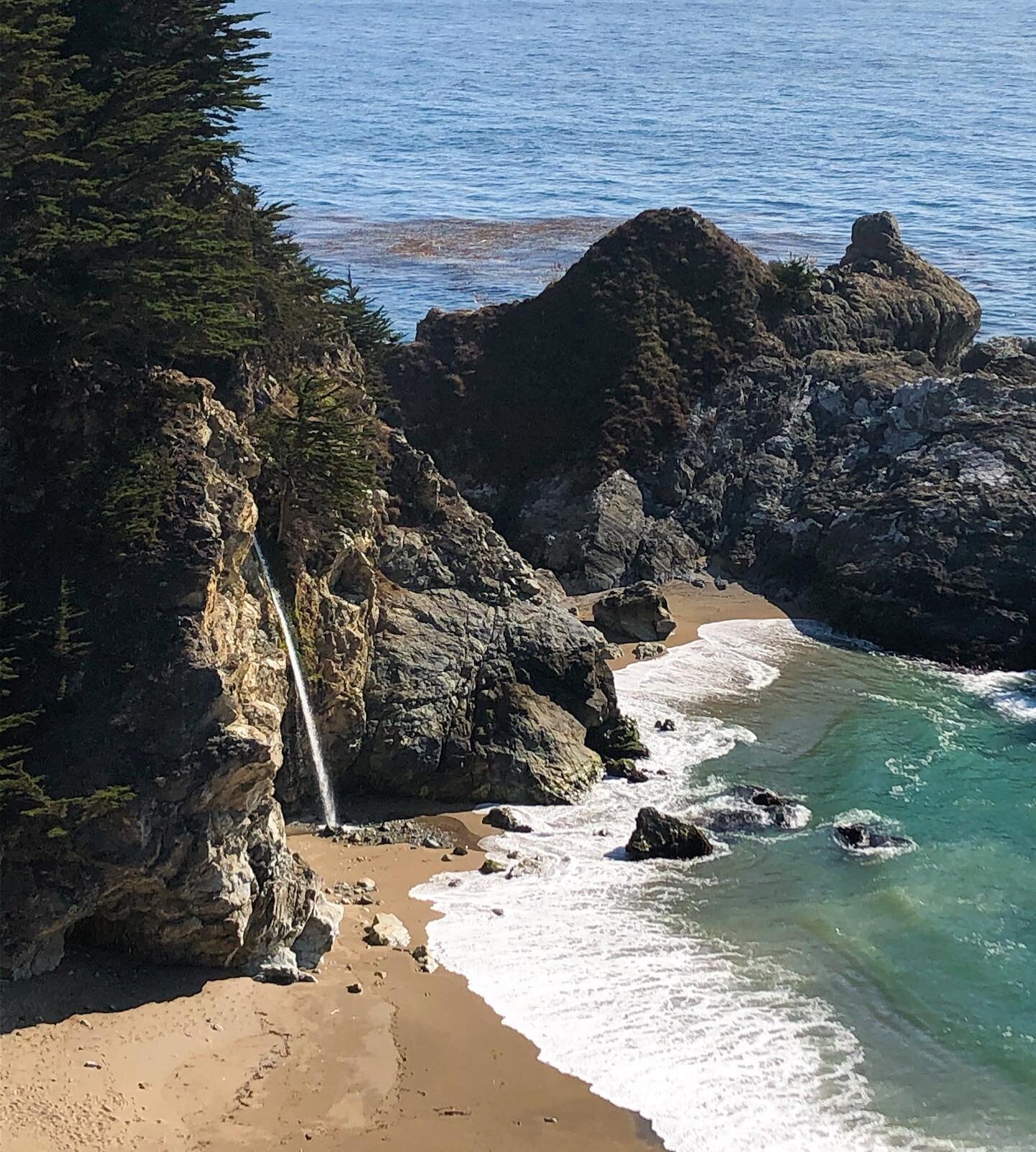 Another stop along #bigsur 😍 #mcwayfalls #bigsurcalifornia #californiacoast #travelphotography #californiaphotography #beachlife #mcwayfallsbigsur #coastphotography #waterfall #waterfallphotography #photography #photooftheday #naturephotos #beachpho