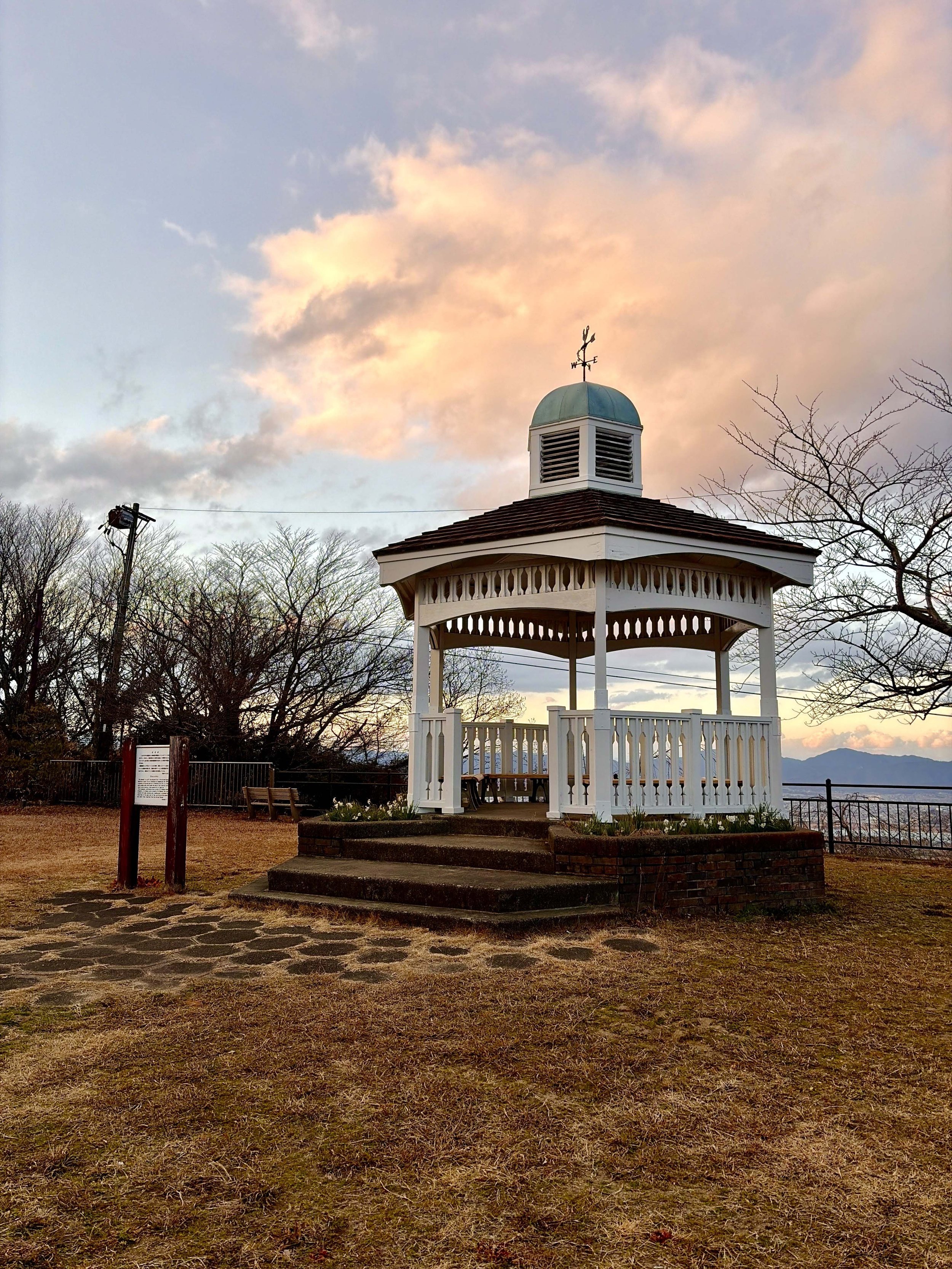眉山のガゼボ、夕焼け、徳島