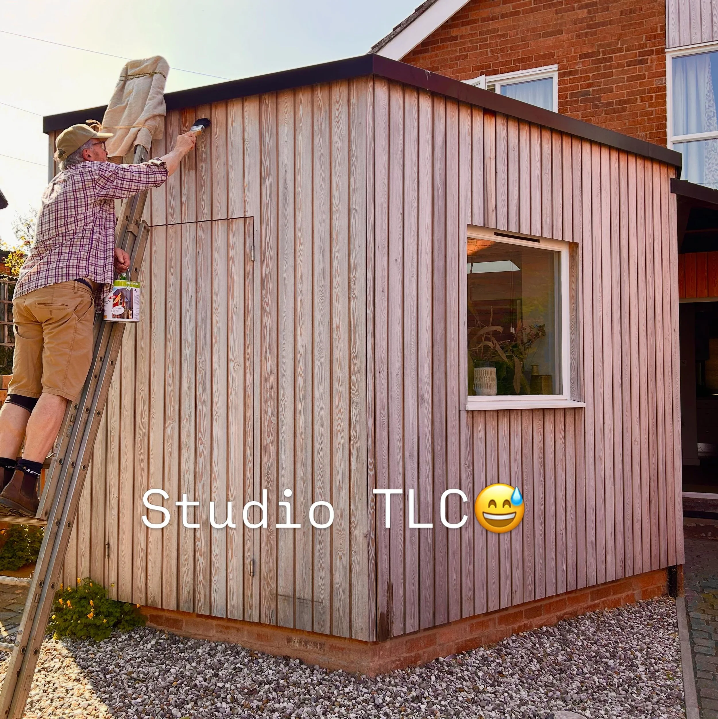 Well, it says on the tin to apply when the conditions are dry😂&hellip;.at least my studio has been given some TLC &amp; protection from the elements 👌🌡️😅
