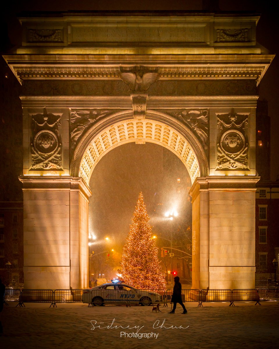 Have yourself a Merry Little Christmas / Washington Square Park, NYC