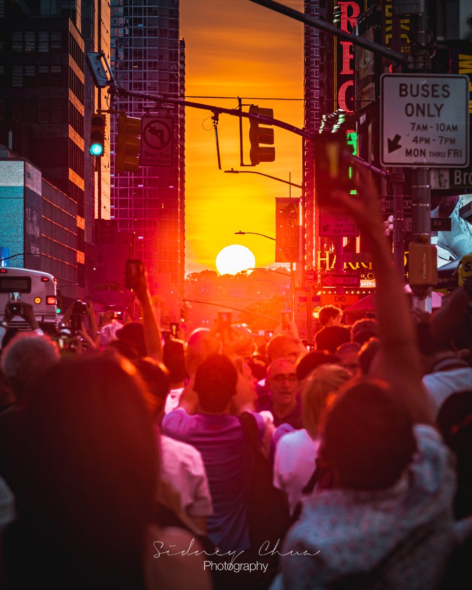 Sun Worshippers / Manhattanhenge, NYC