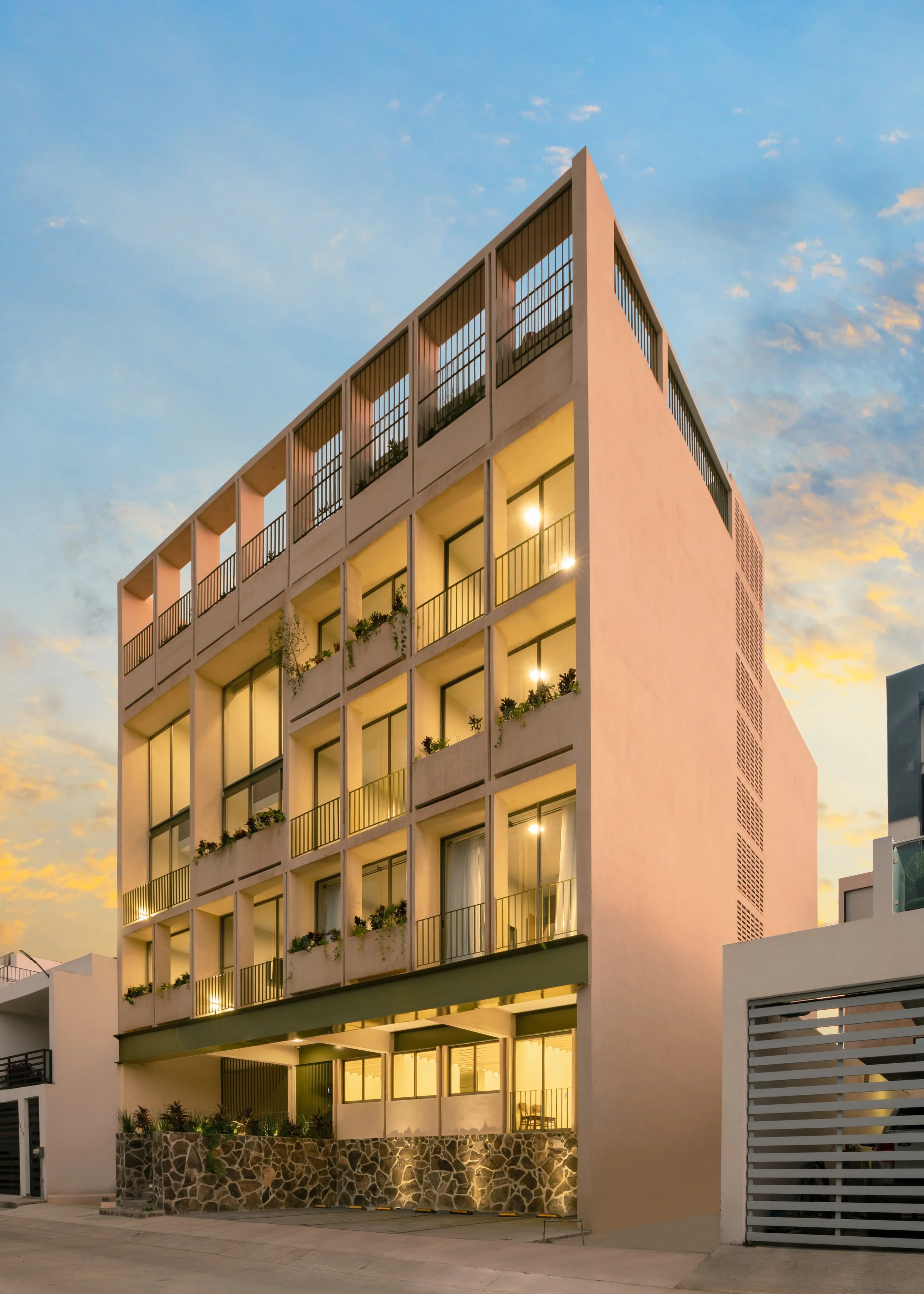 02_FACHADA FRONTAL LADO (2).jpg