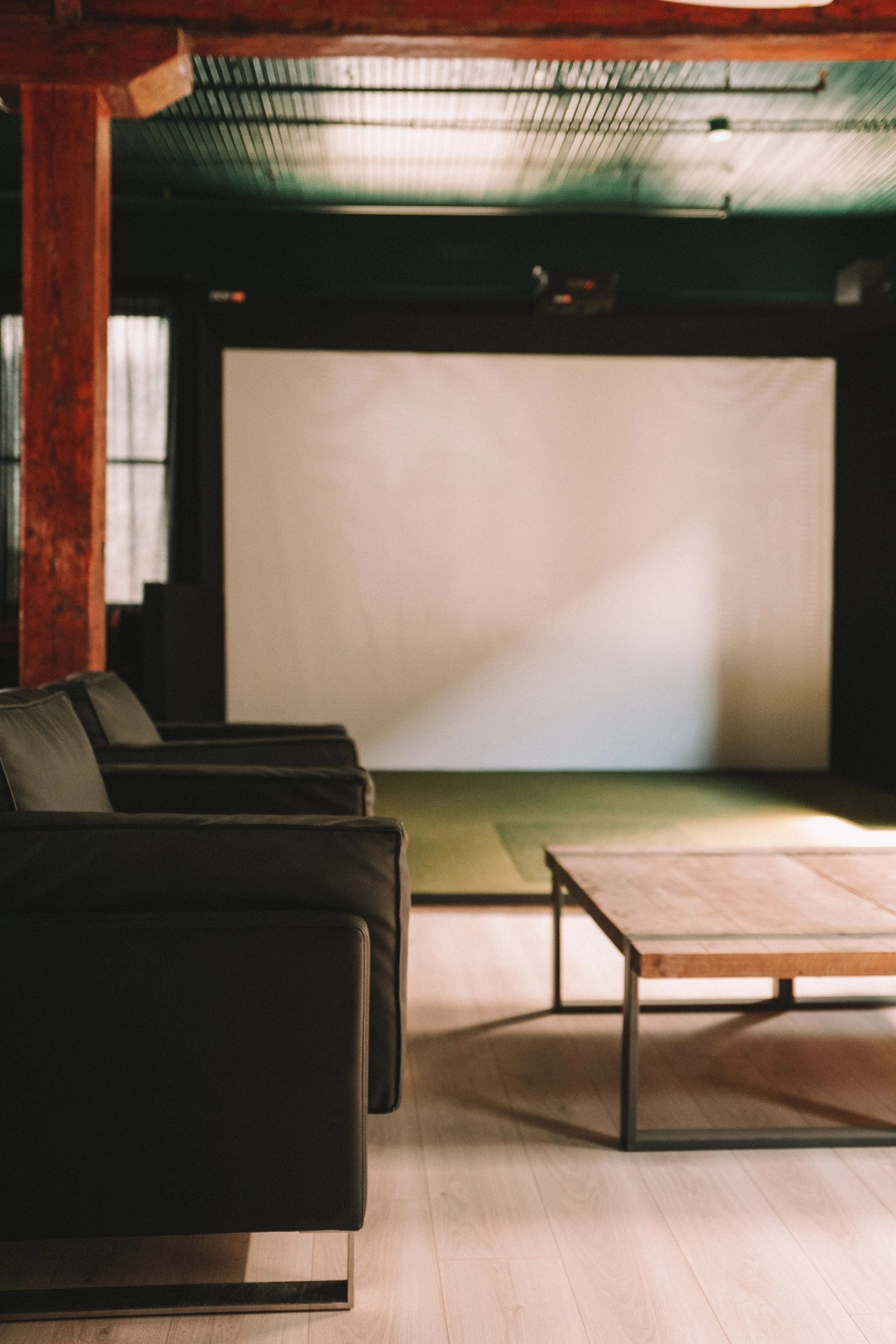 simulateur golf Montréal, salle avec simulateur golf Montréal, événement golf Montréal, golf intérieur Montréal, événement corporatif golf Montréal, party golf Montréal, salle privée Montréal, activité team building Montréal, salle de billard poker